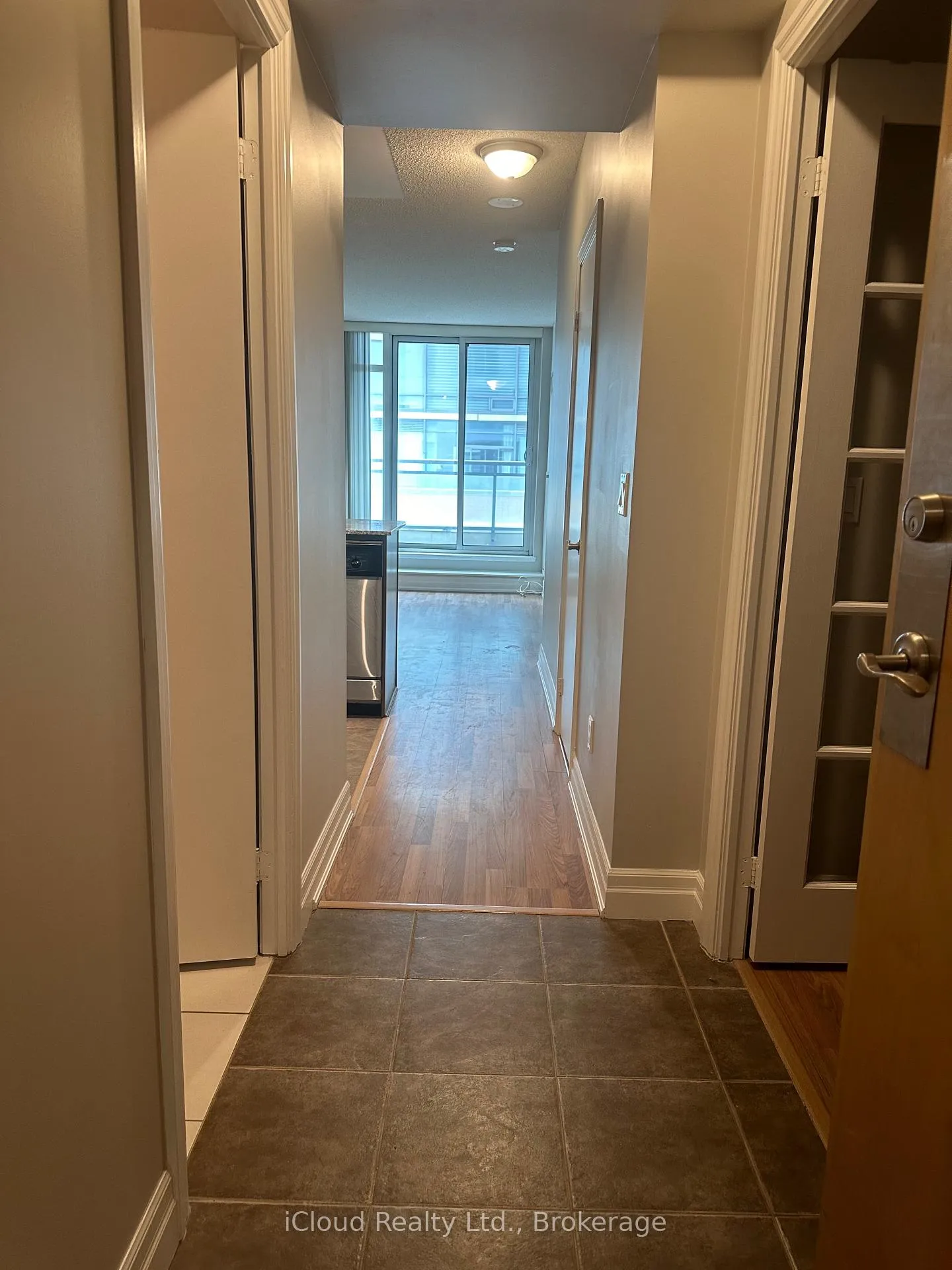 Photo 3 of Unit 604, 8 Scollard Street, Toronto, The Annex — HOMEH