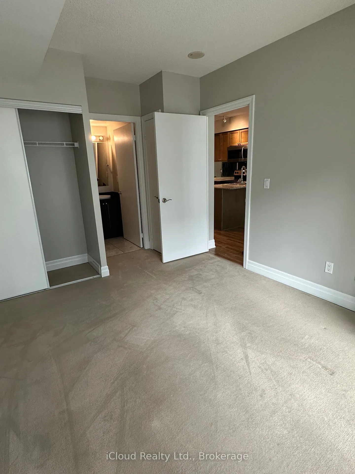 Photo 6 of Unit 604, 8 Scollard Street, Toronto, The Annex — HOMEH