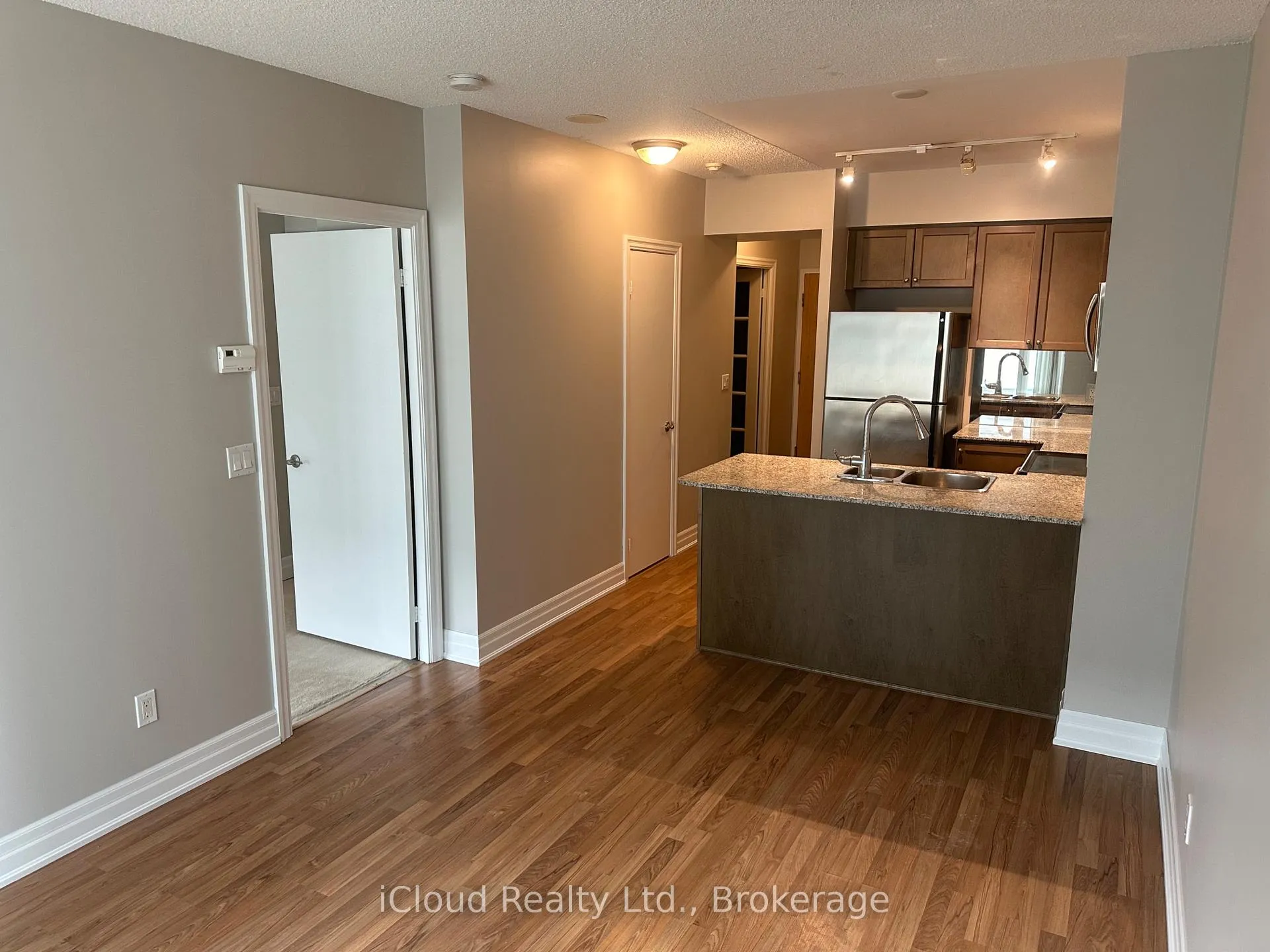 Photo 7 of Unit 604, 8 Scollard Street, Toronto, The Annex — HOMEH