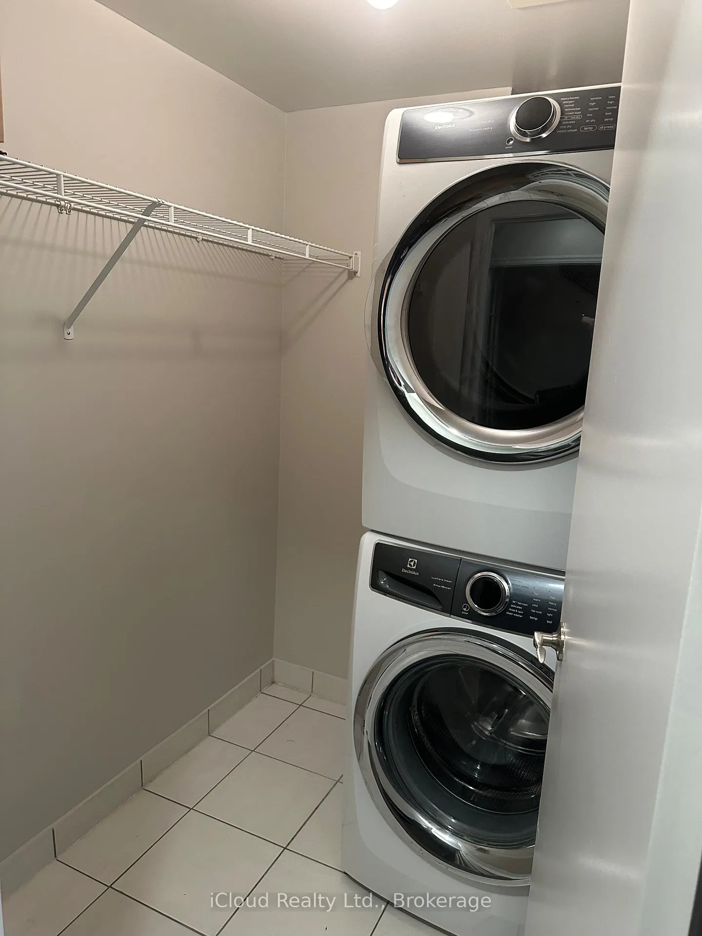 Photo 9 of Unit 604, 8 Scollard Street, Toronto, The Annex — HOMEH