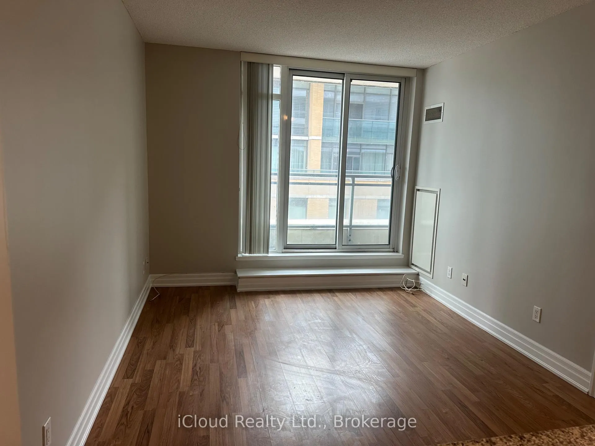 Photo 10 of Unit 604, 8 Scollard Street, Toronto, The Annex — HOMEH