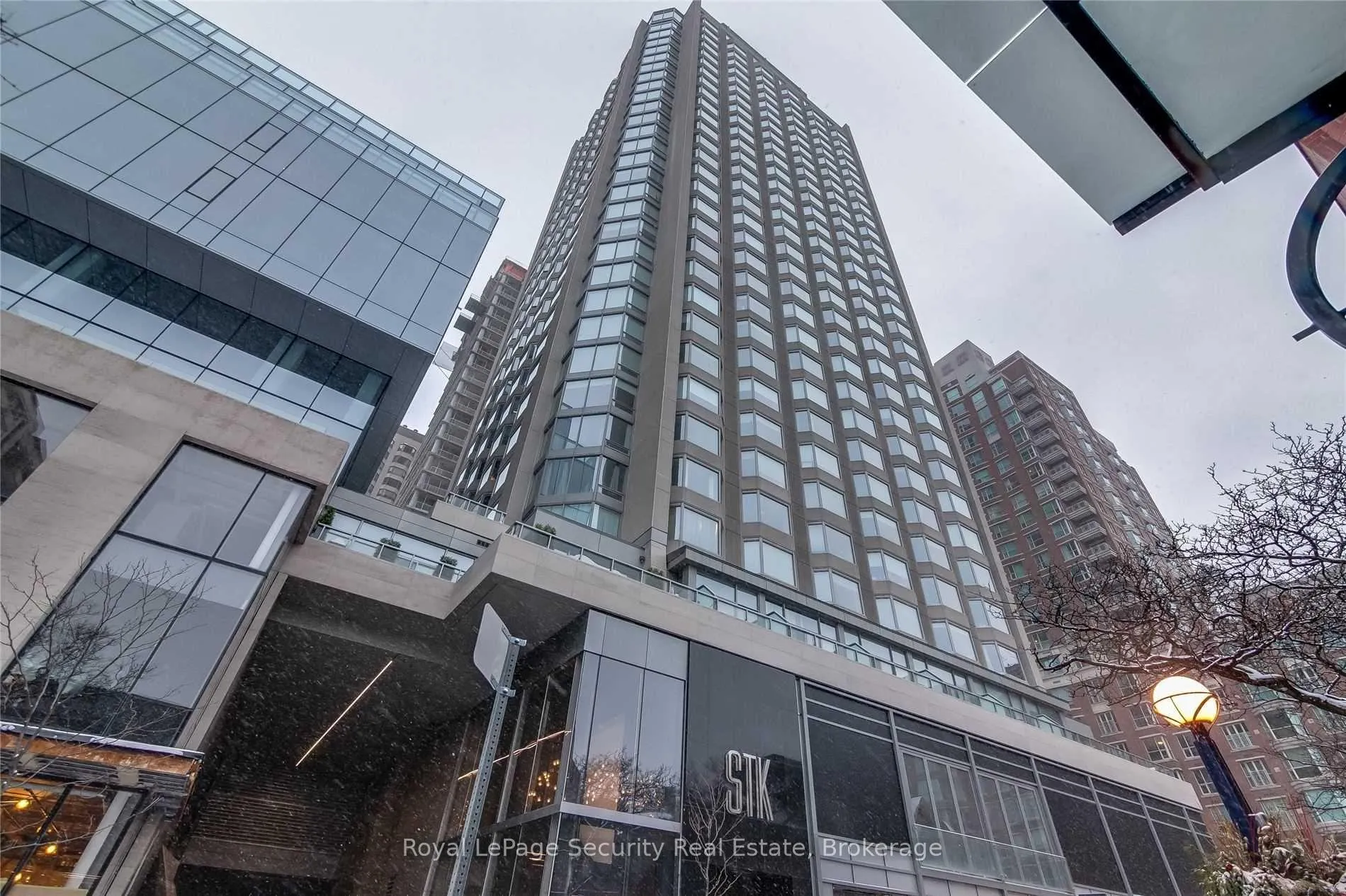 Front of Unit 2113, 155 Yorkville Avenue