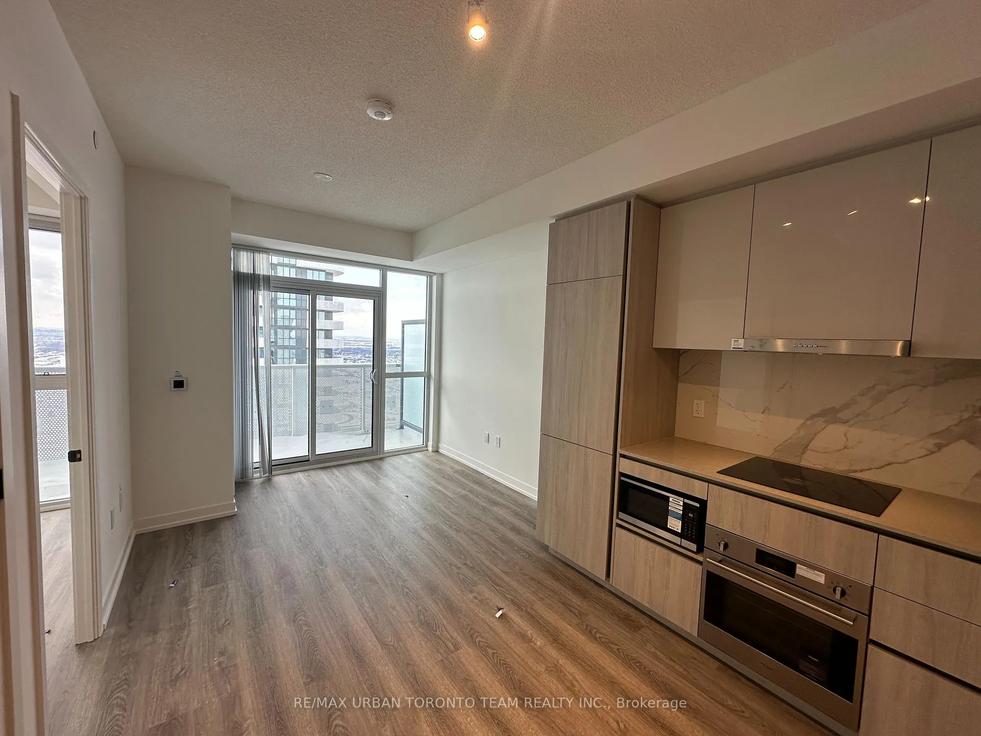 Photo 2 of Unit 5515, 8 Interchange Way, Vaughan, Vaughan Corporate Centre — HOMEH