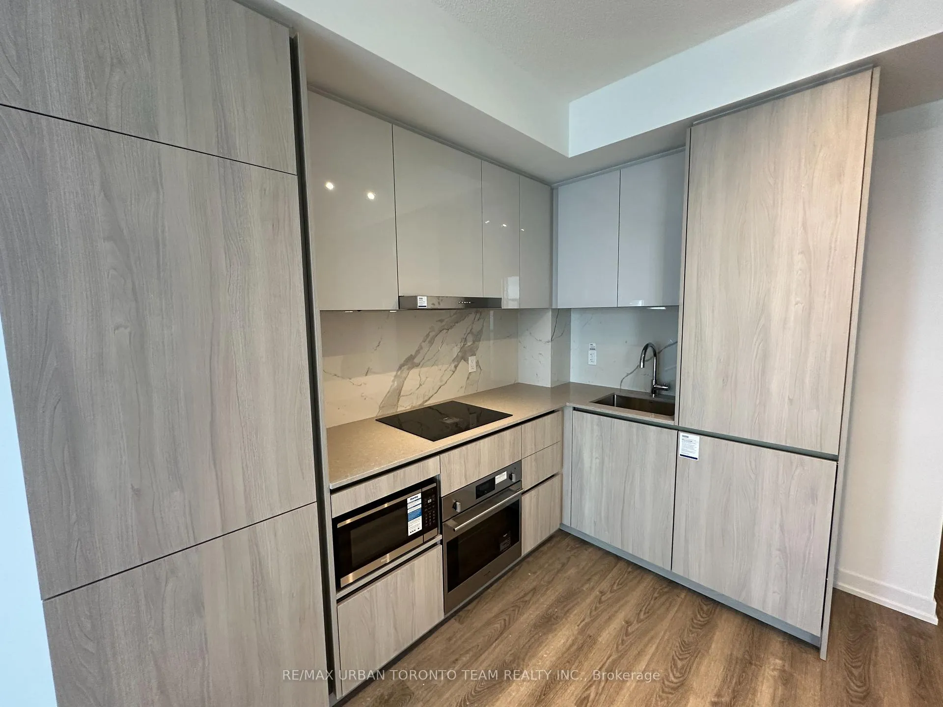 Photo 3 of Unit 5515, 8 Interchange Way, Vaughan, Vaughan Corporate Centre — HOMEH