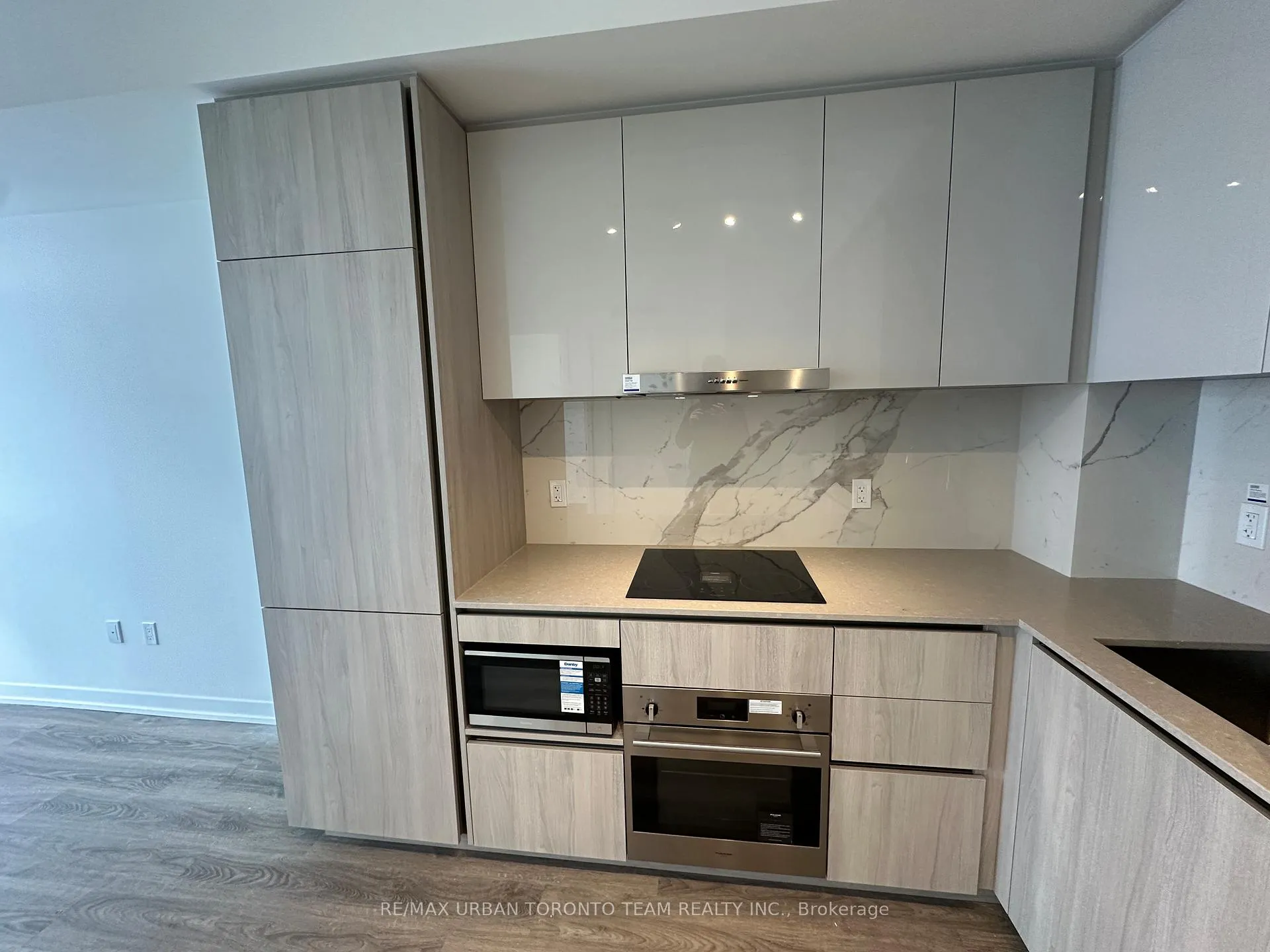Photo 4 of Unit 5515, 8 Interchange Way, Vaughan, Vaughan Corporate Centre — HOMEH