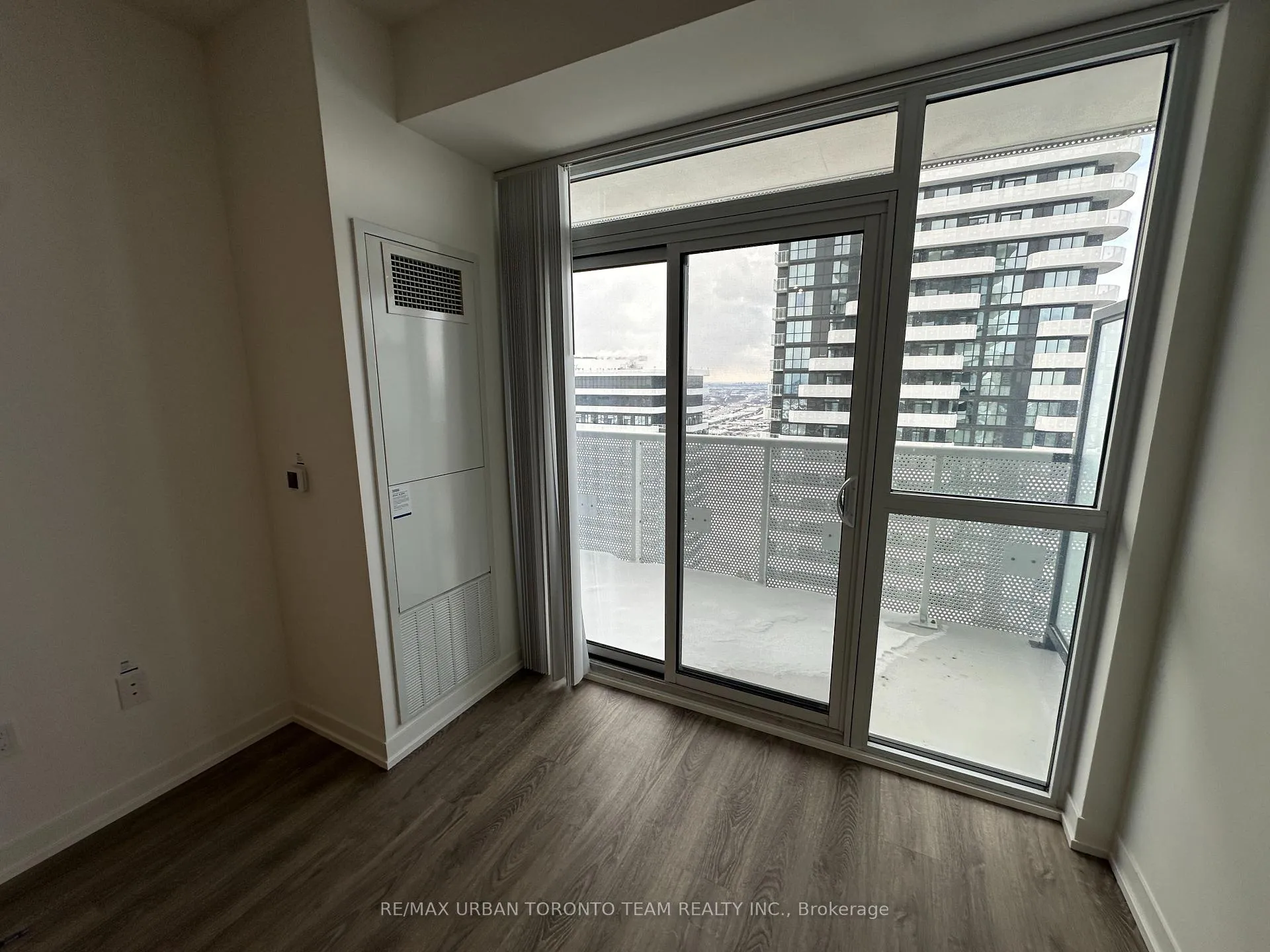 Photo 7 of Unit 5515, 8 Interchange Way, Vaughan, Vaughan Corporate Centre — HOMEH