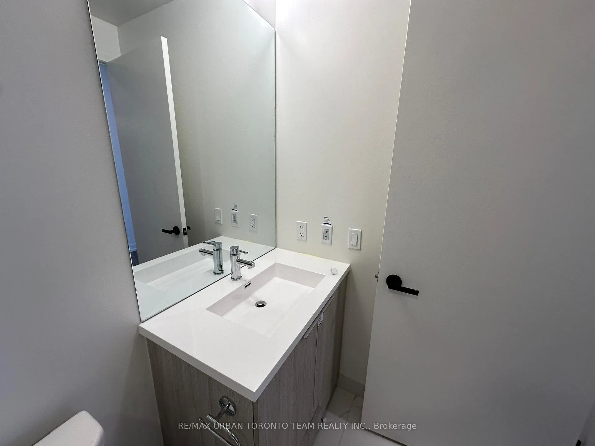 Photo 12 of Unit 5515, 8 Interchange Way, Vaughan, Vaughan Corporate Centre — HOMEH