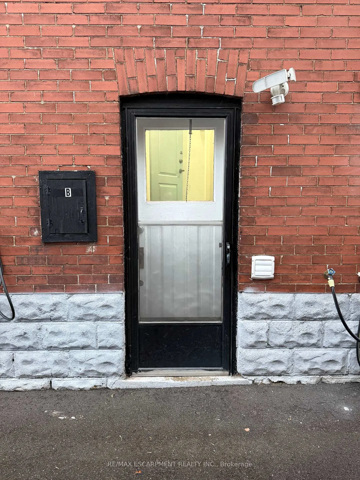 Photo 2 of Unit Lower, 22 Graham Avenue N, Hamilton, Delta — HOMEH