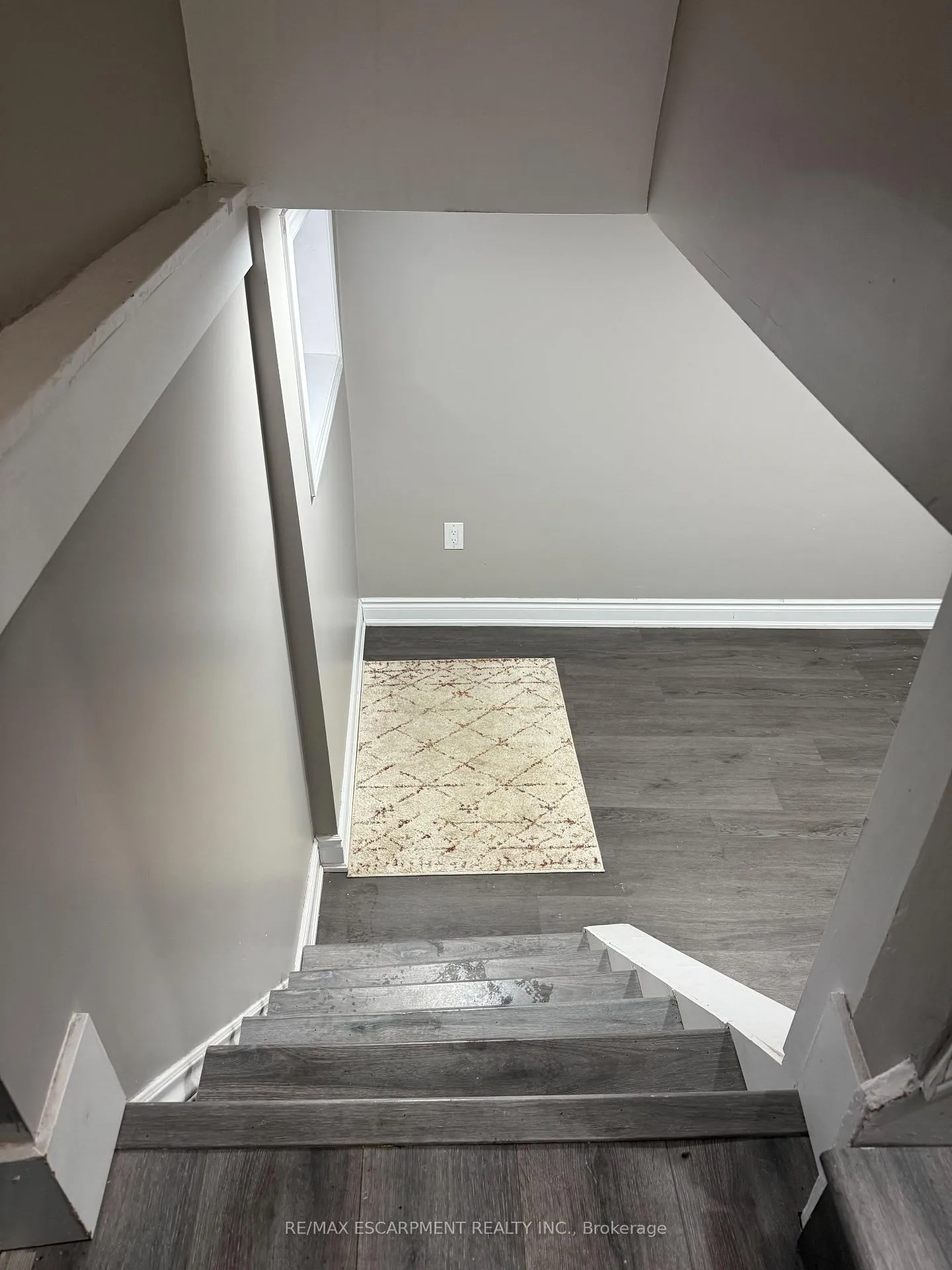Photo 4 of Unit Lower, 22 Graham Avenue N, Hamilton, Delta — HOMEH