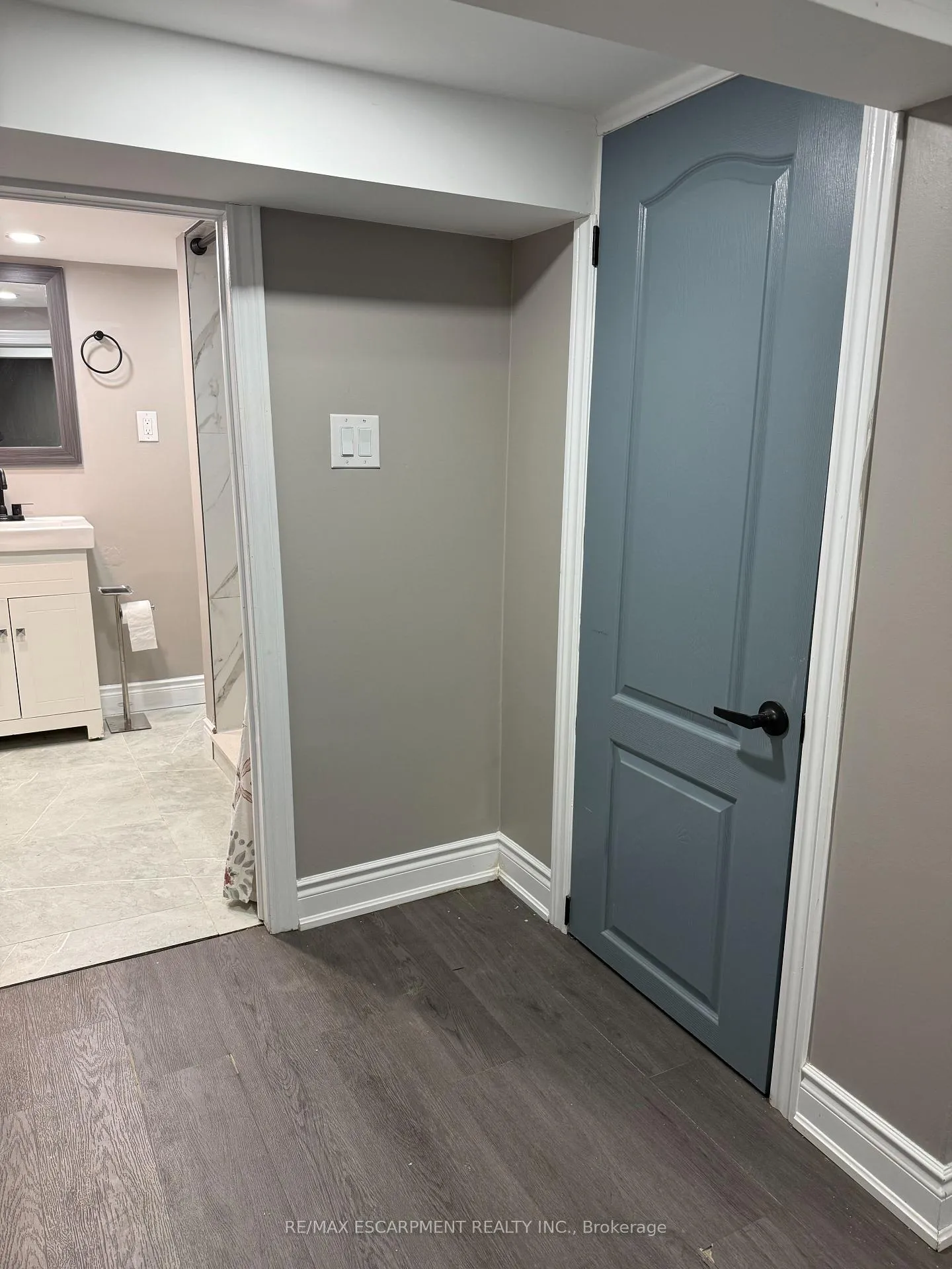 Photo 6 of Unit Lower, 22 Graham Avenue N, Hamilton, Delta — HOMEH