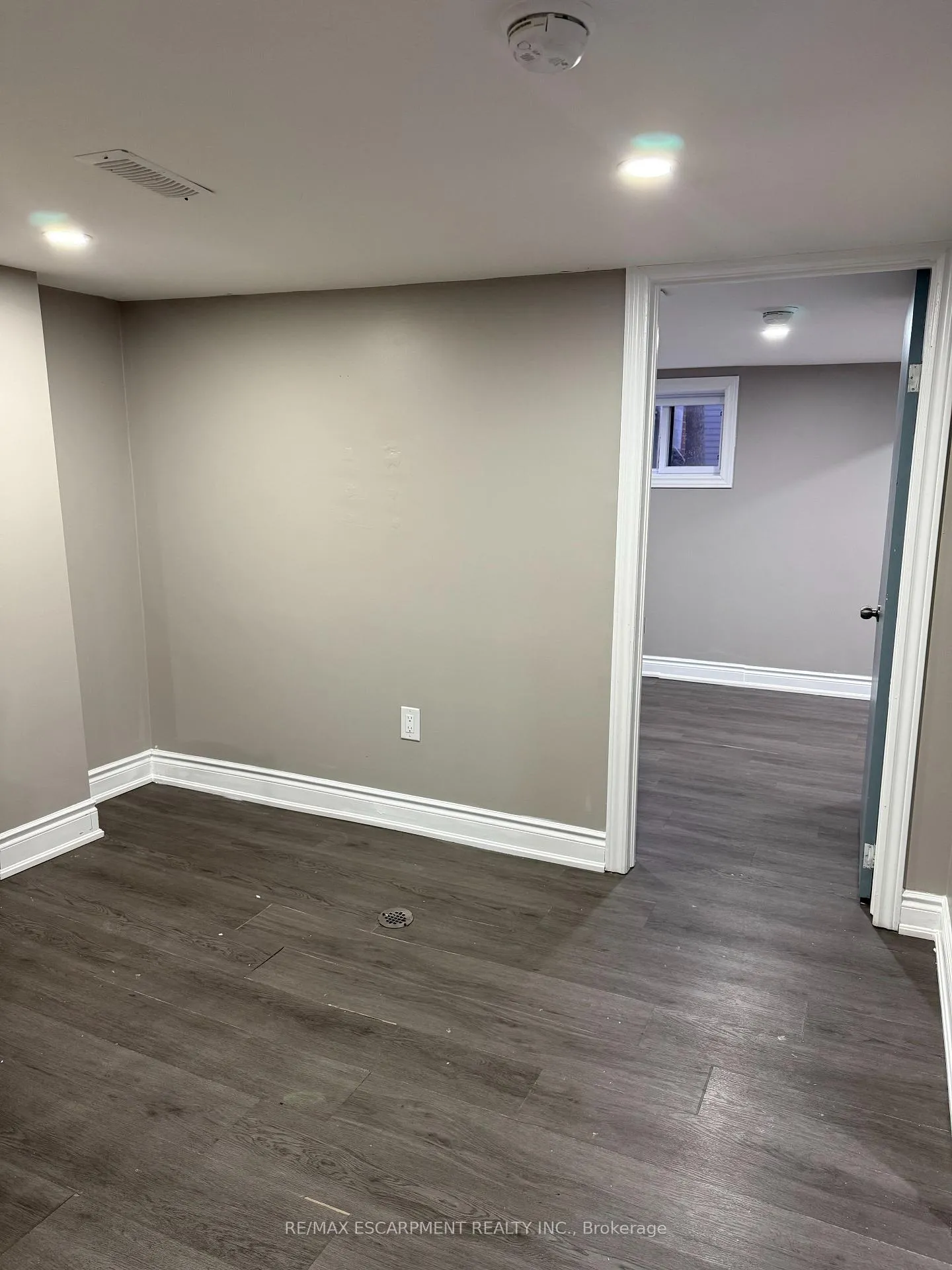 Photo 7 of Unit Lower, 22 Graham Avenue N, Hamilton, Delta — HOMEH