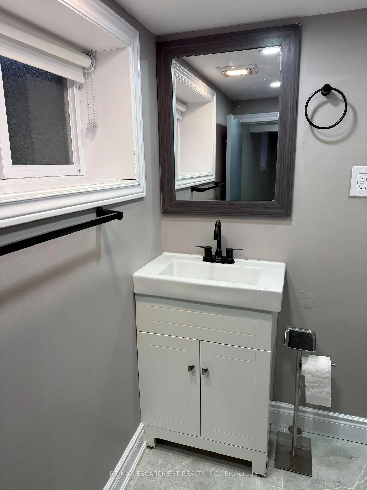 Photo 14 of Unit Lower, 22 Graham Avenue N, Hamilton, Delta — HOMEH