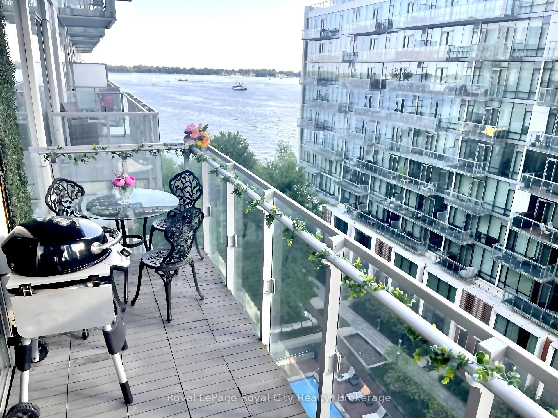 Front of Unit 830, 39 Queens Quay E
