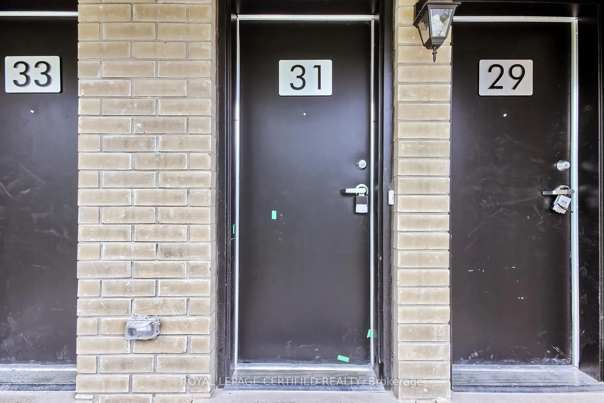 Photo 3 of 31 Appletree Lane, Barrie, Innis-Shore — HOMEH