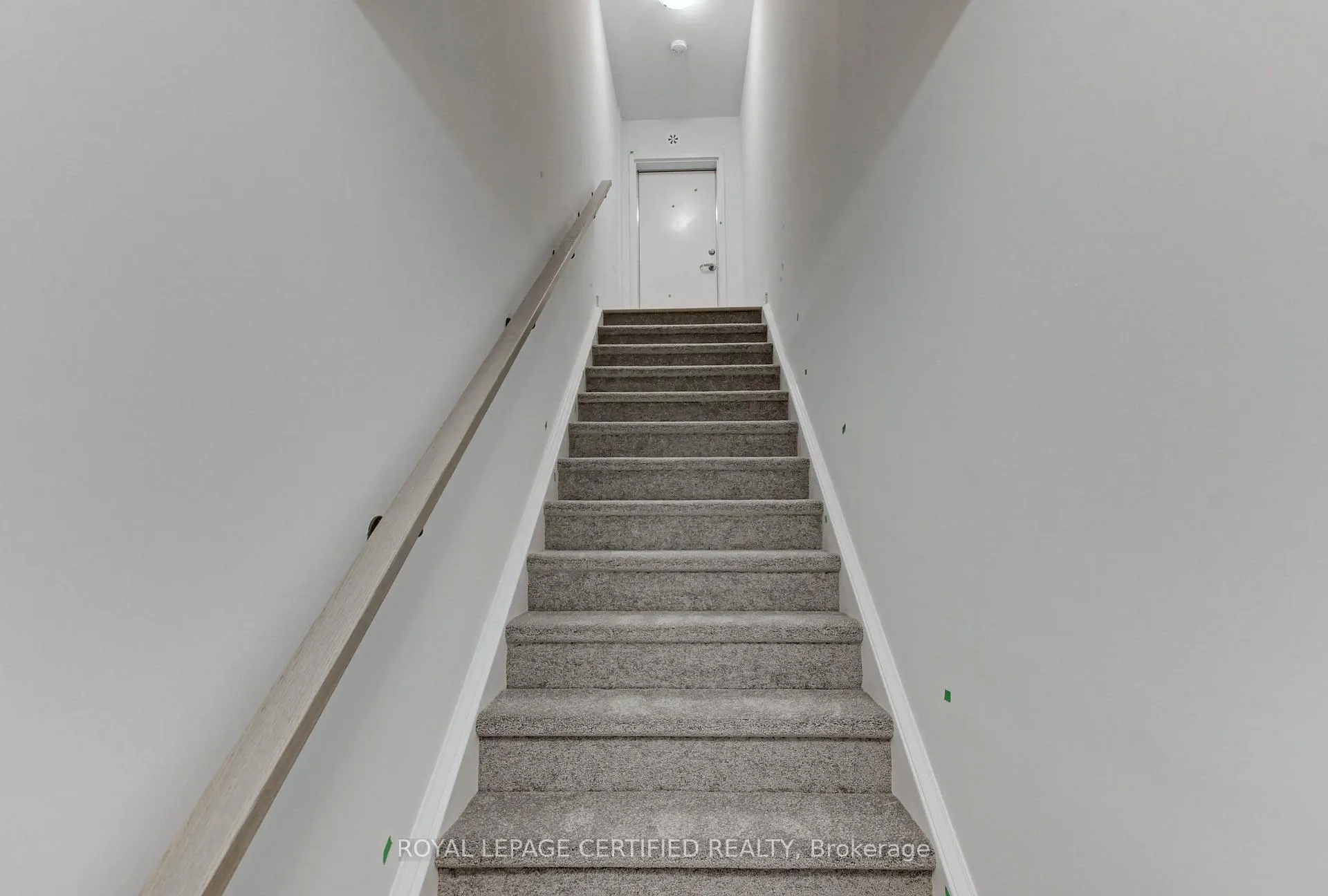 Photo 5 of 31 Appletree Lane, Barrie, Innis-Shore — HOMEH