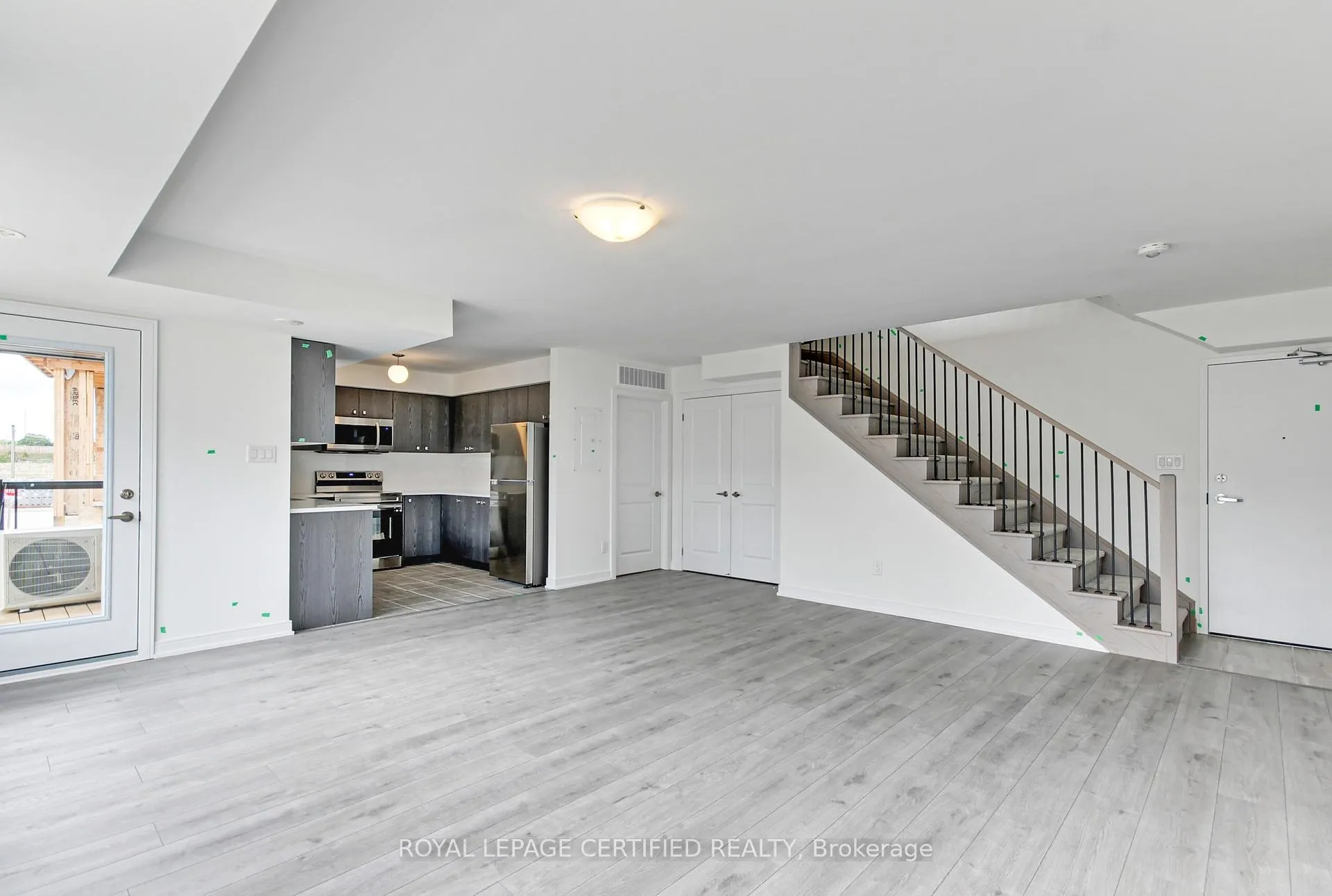 Photo 7 of 31 Appletree Lane, Barrie, Innis-Shore — HOMEH