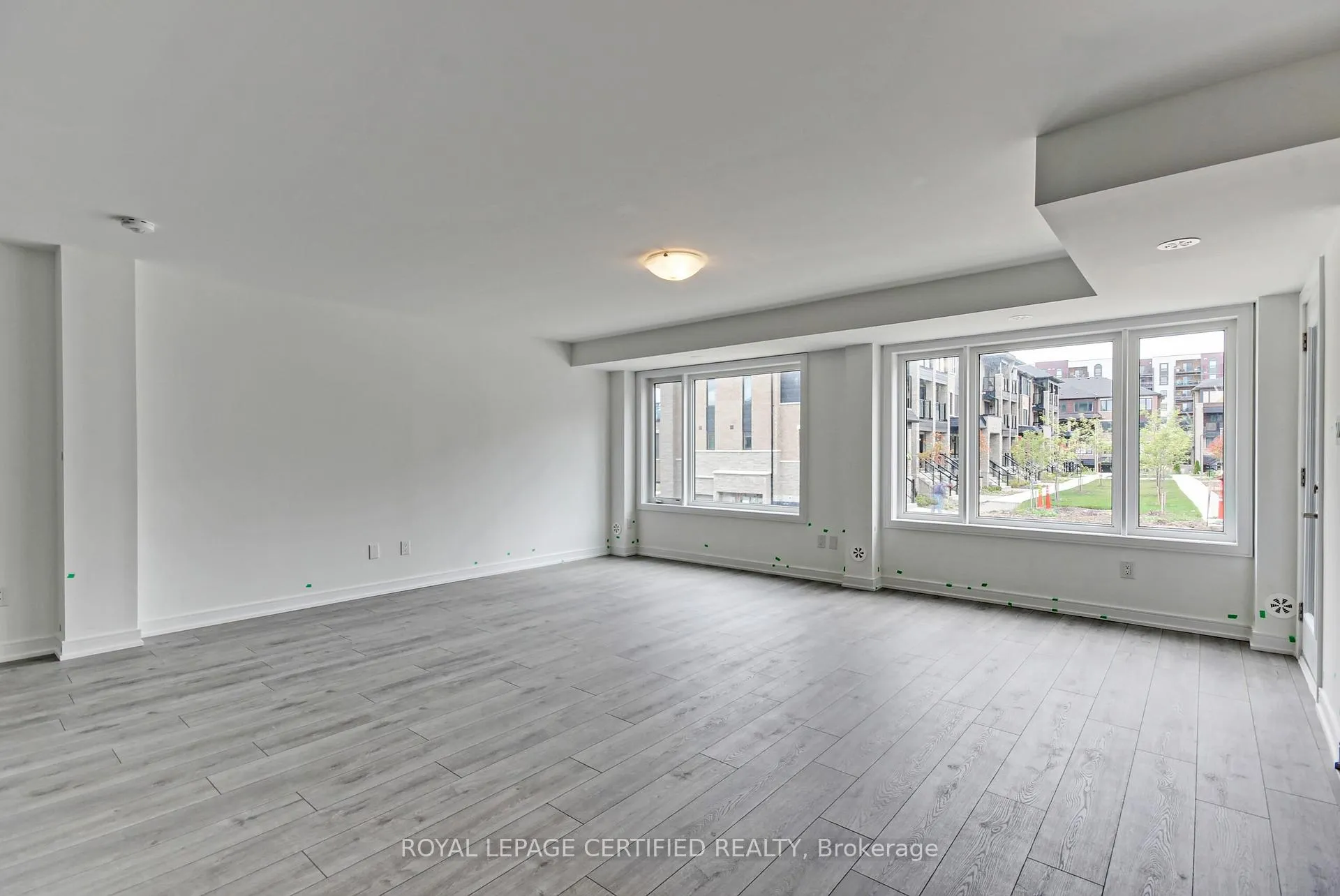 Photo 10 of 31 Appletree Lane, Barrie, Innis-Shore — HOMEH