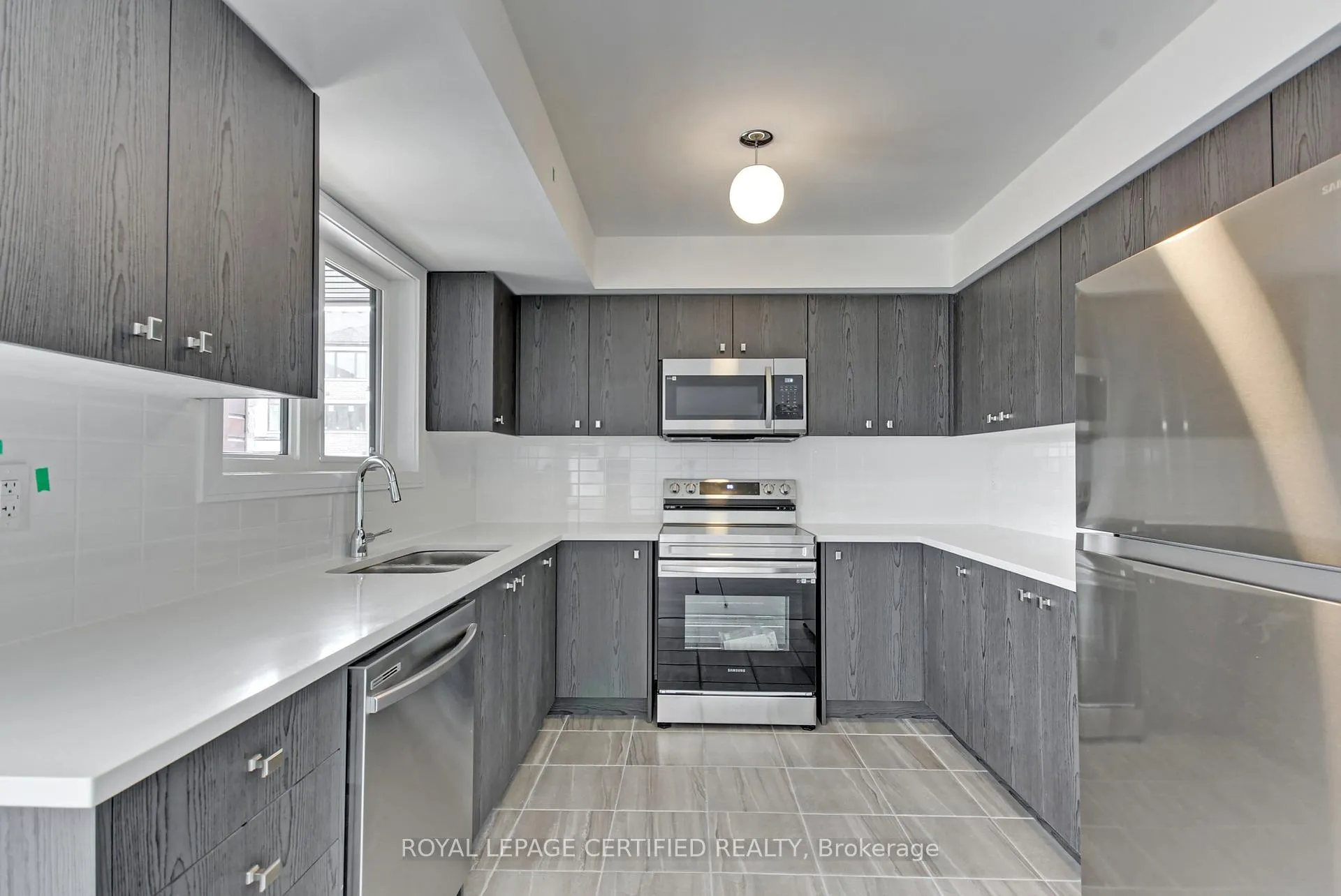 Photo 14 of 31 Appletree Lane, Barrie, Innis-Shore — HOMEH