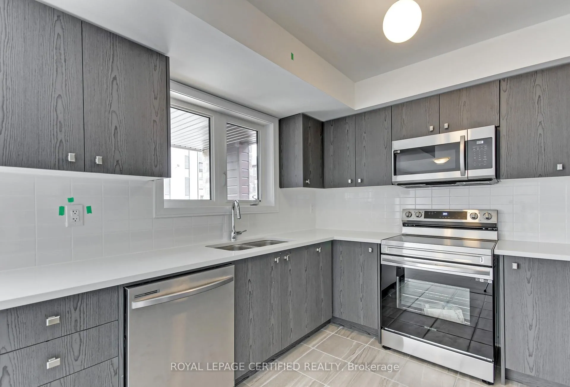 Photo 16 of 31 Appletree Lane, Barrie, Innis-Shore — HOMEH
