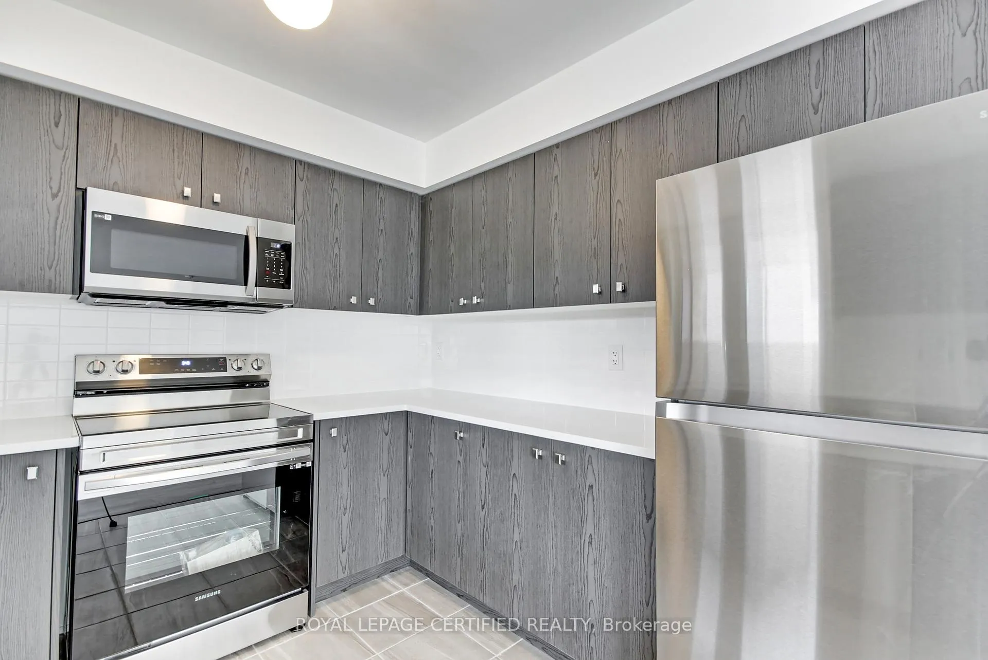 Photo 17 of 31 Appletree Lane, Barrie, Innis-Shore — HOMEH