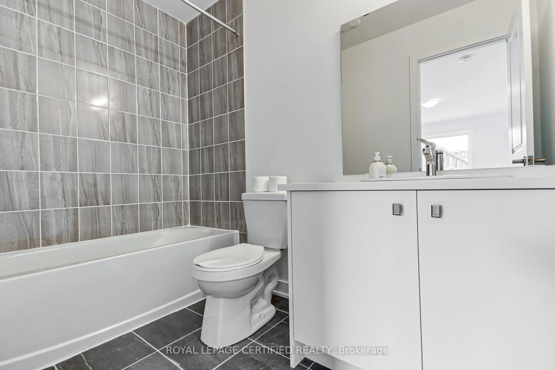 Photo 31 of 31 Appletree Lane, Barrie, Innis-Shore — HOMEH
