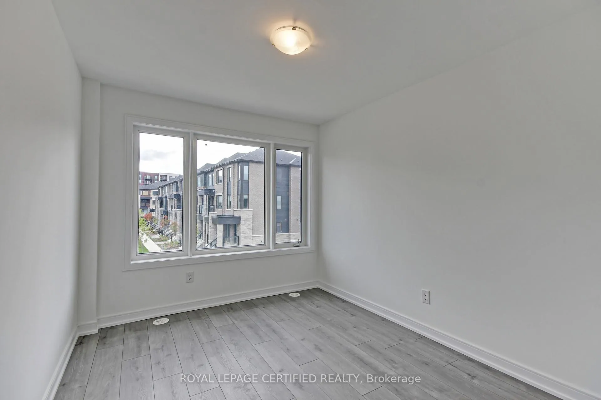 Photo 32 of 31 Appletree Lane, Barrie, Innis-Shore — HOMEH