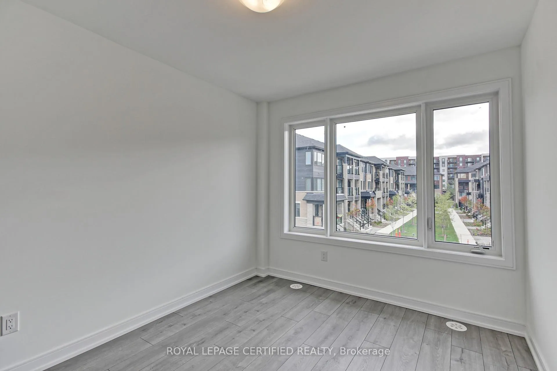 Photo 33 of 31 Appletree Lane, Barrie, Innis-Shore — HOMEH