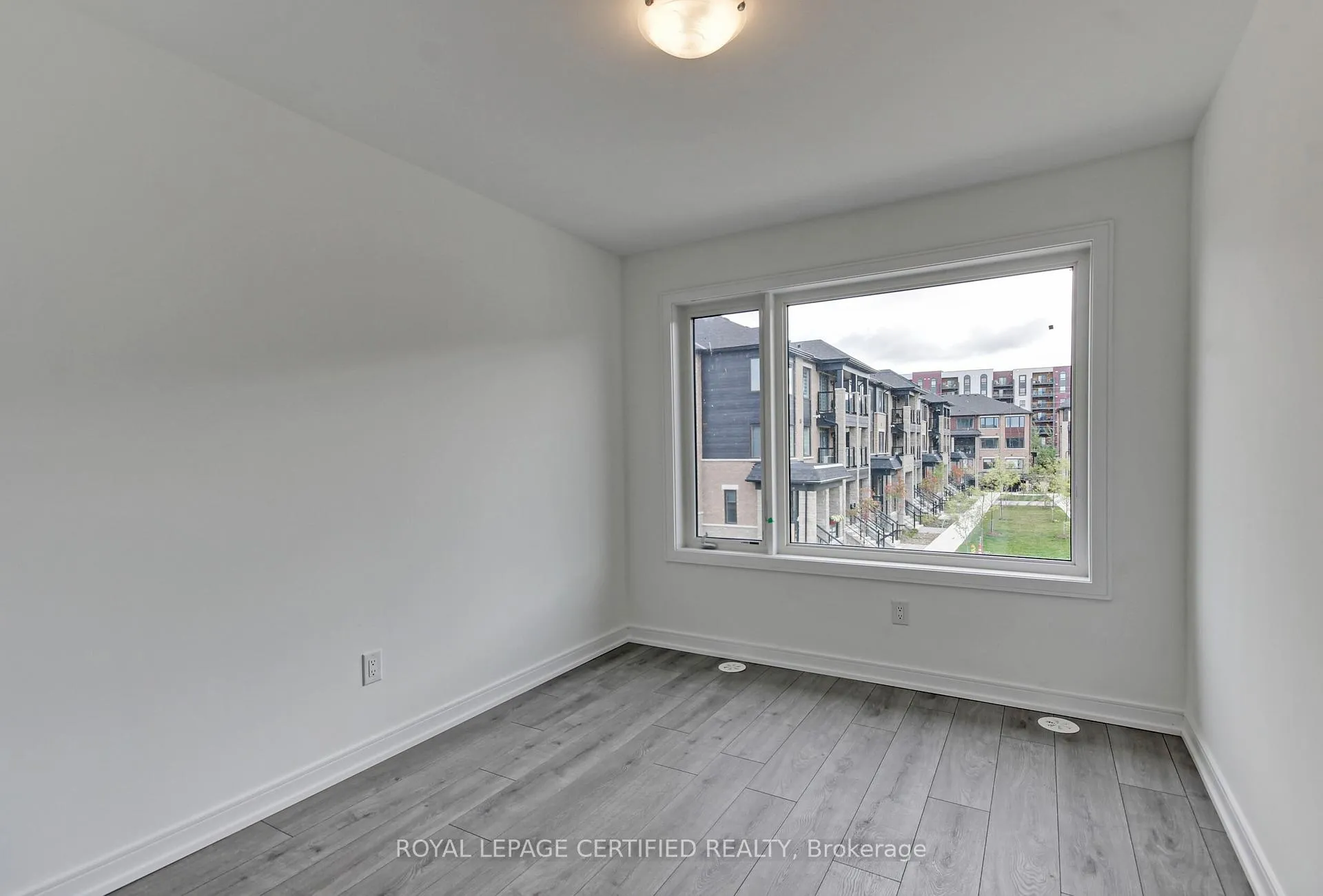 Photo 35 of 31 Appletree Lane, Barrie, Innis-Shore — HOMEH