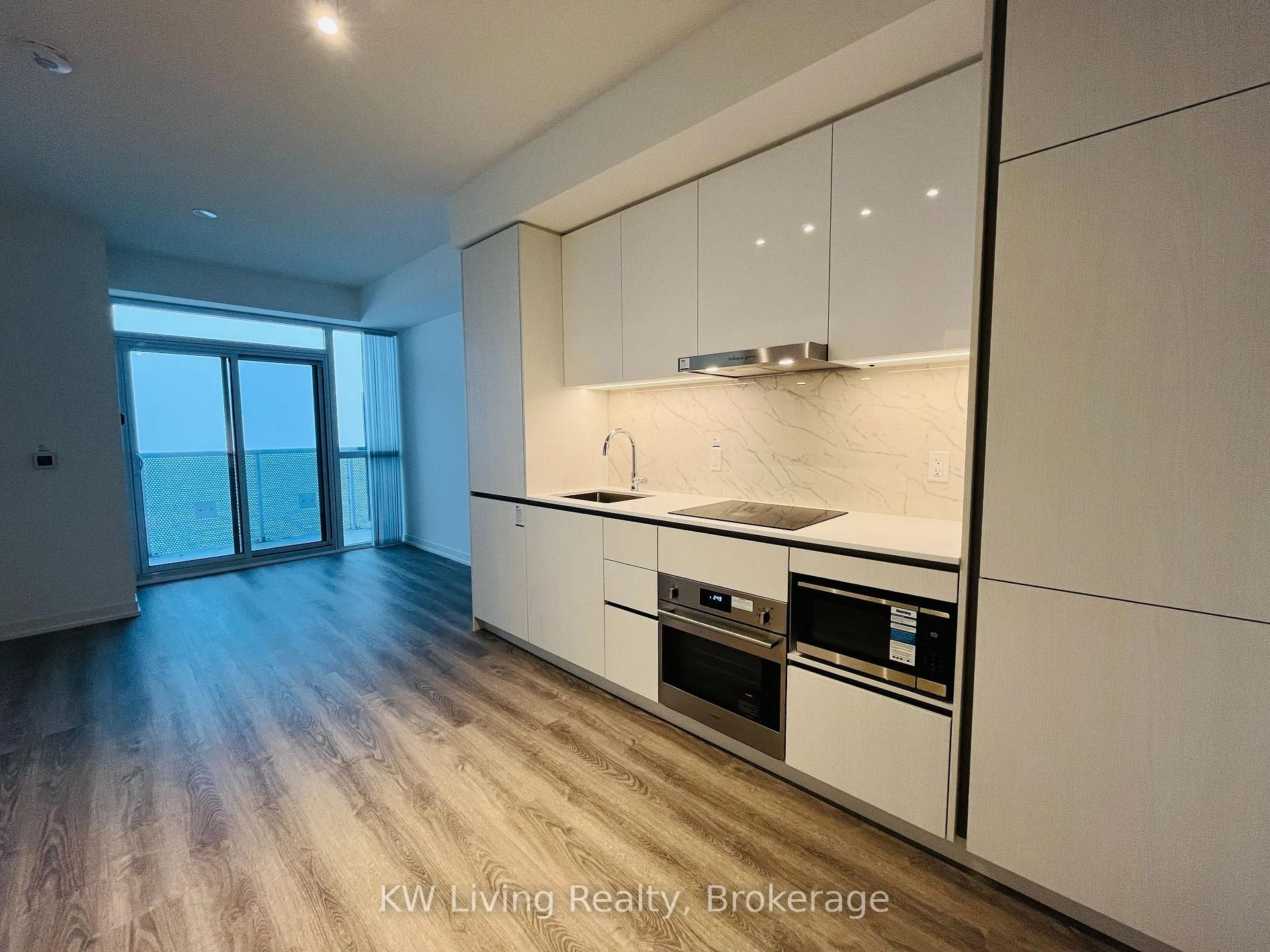 Photo 2 of Unit 5903, 8 Interchange Way, Vaughan, Vaughan Corporate Centre — HOMEH