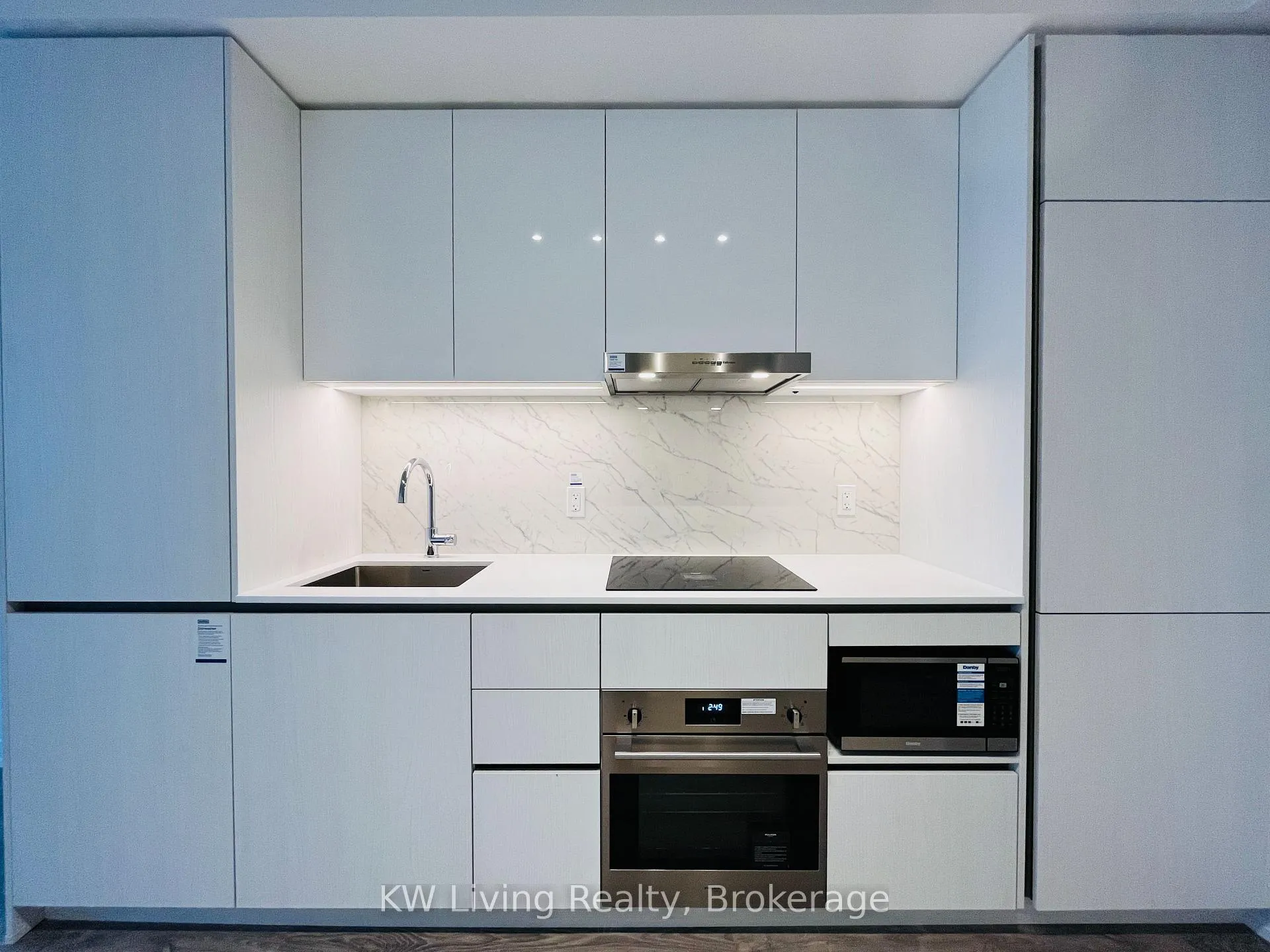 Photo 3 of Unit 5903, 8 Interchange Way, Vaughan, Vaughan Corporate Centre — HOMEH