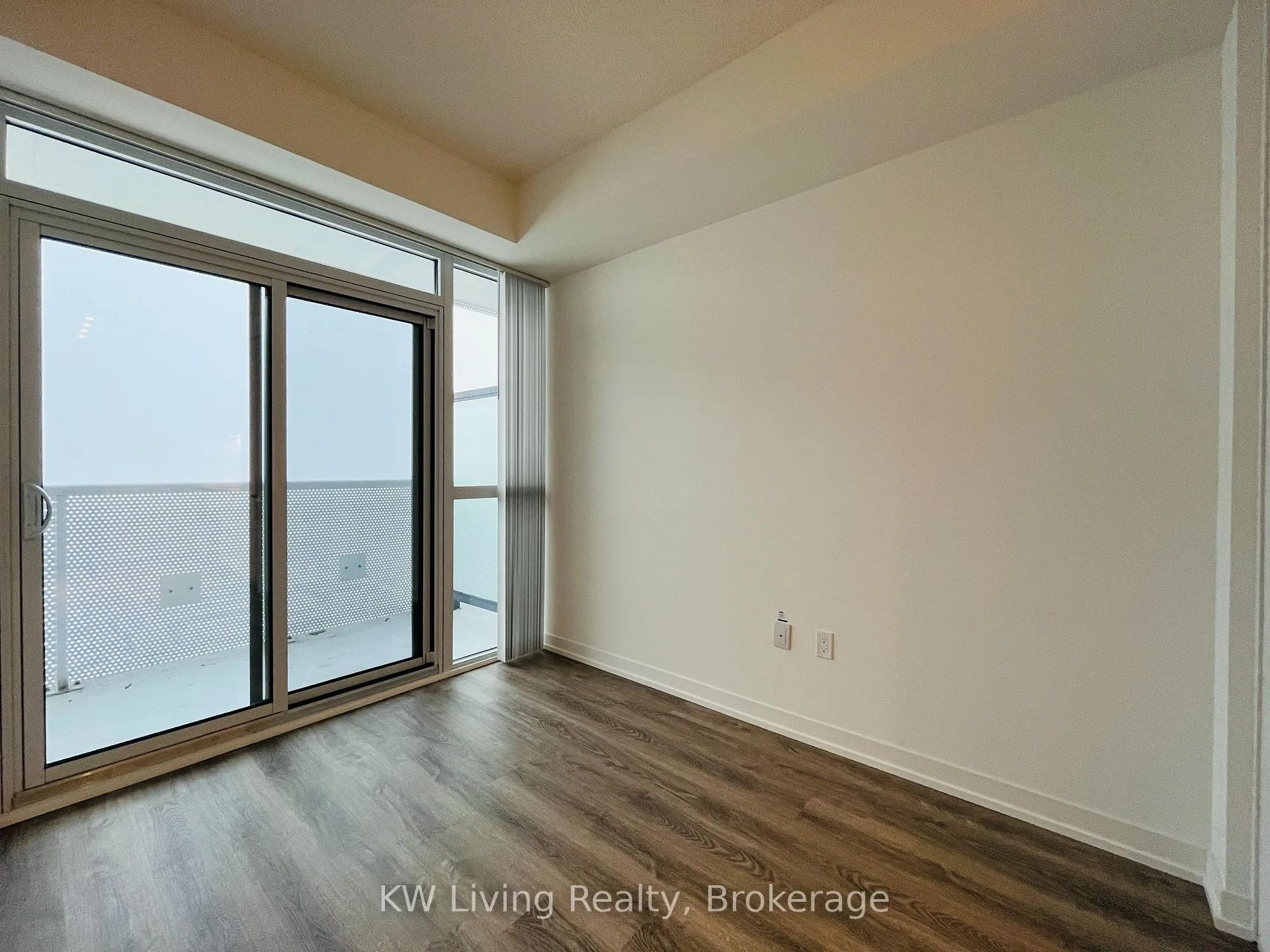 Photo 5 of Unit 5903, 8 Interchange Way, Vaughan, Vaughan Corporate Centre — HOMEH