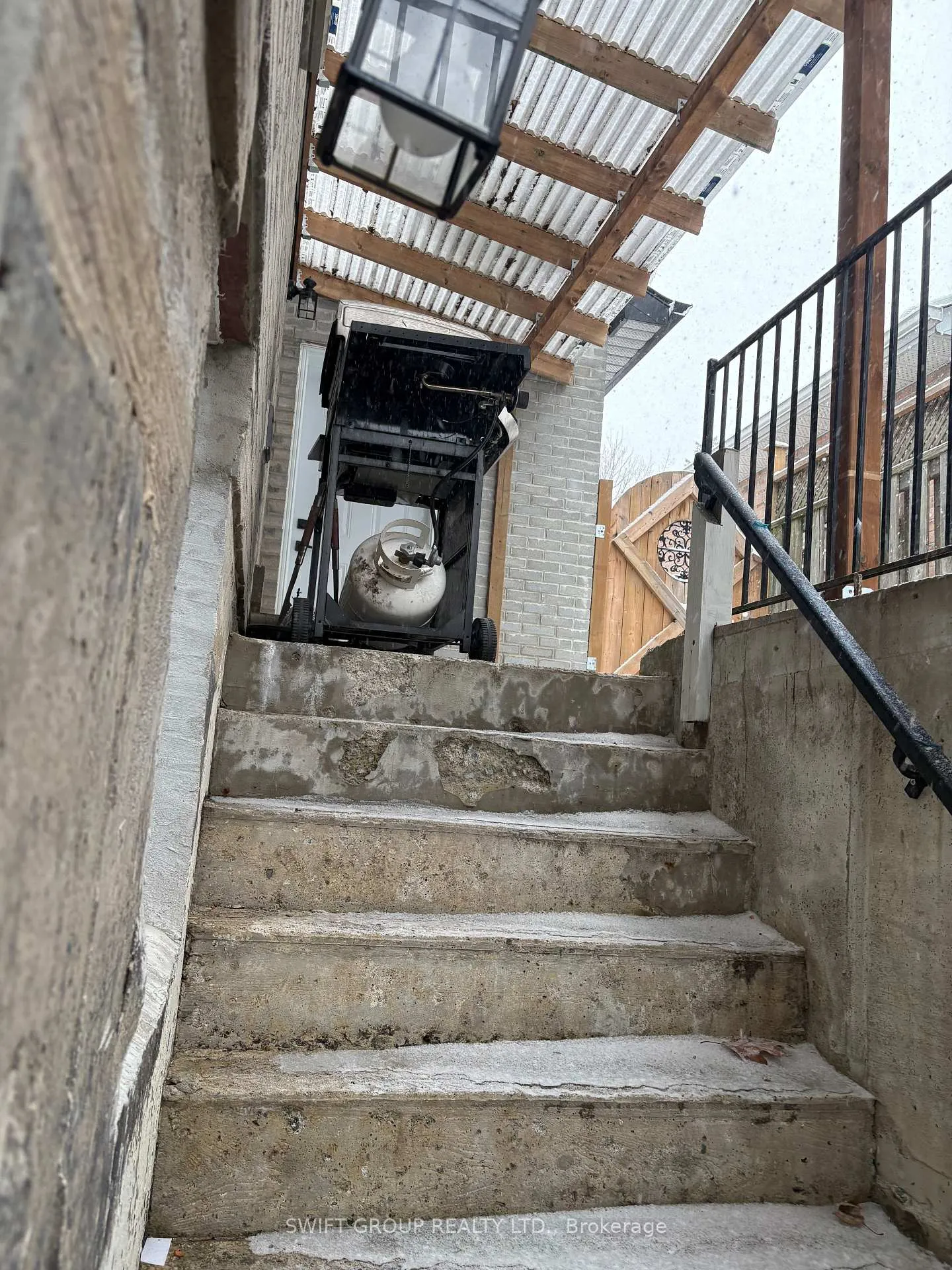 Photo 2 of Unit B, 31 Irwin Drive, Whitby, Downtown Whitby — HOMEH