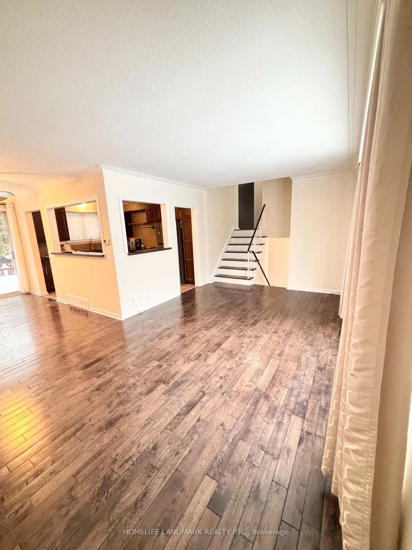Photo 3 of 27 Arrowflight Drive, Markham, Bullock — HOMEH