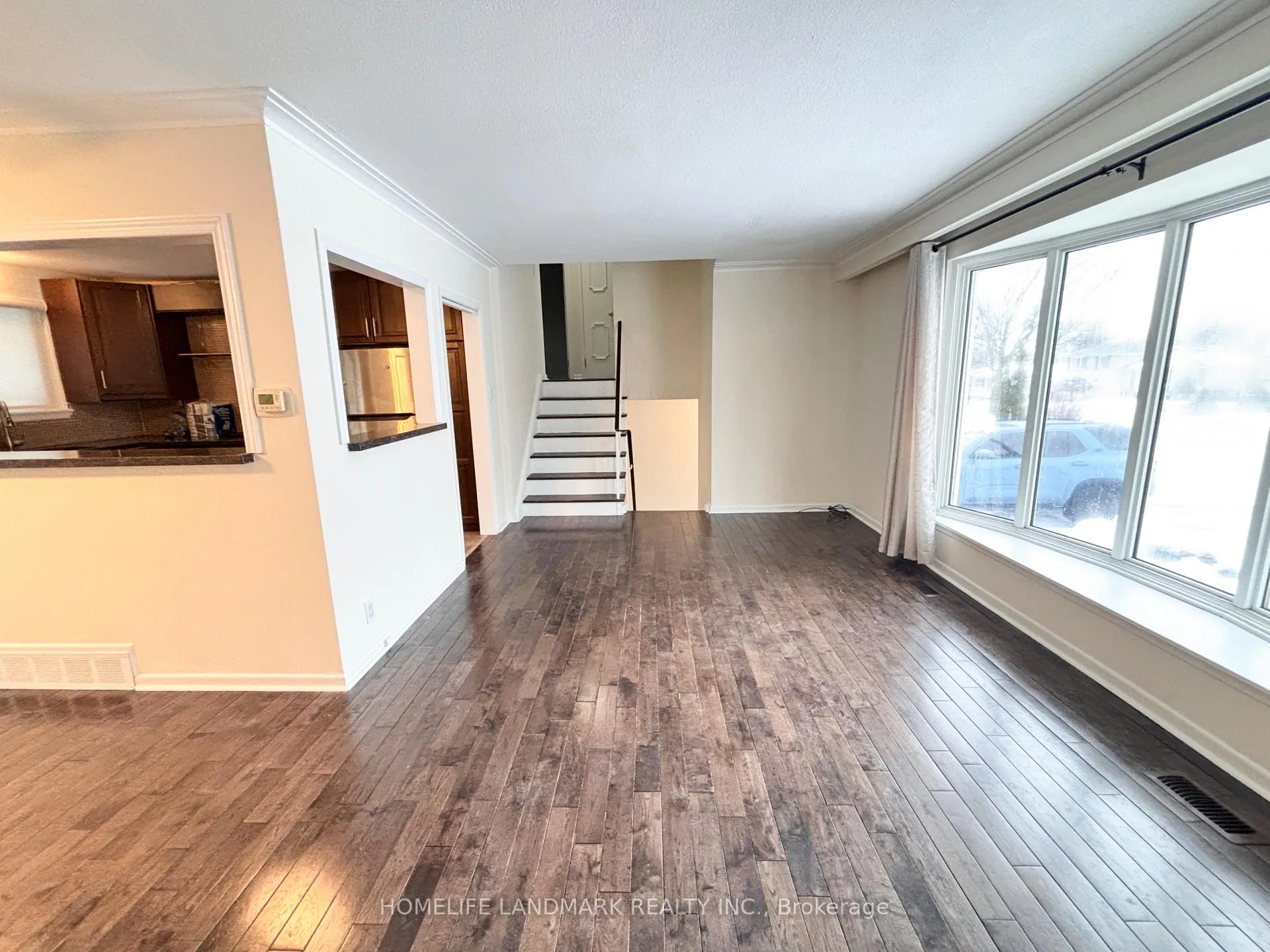 Photo 5 of 27 Arrowflight Drive, Markham, Bullock — HOMEH