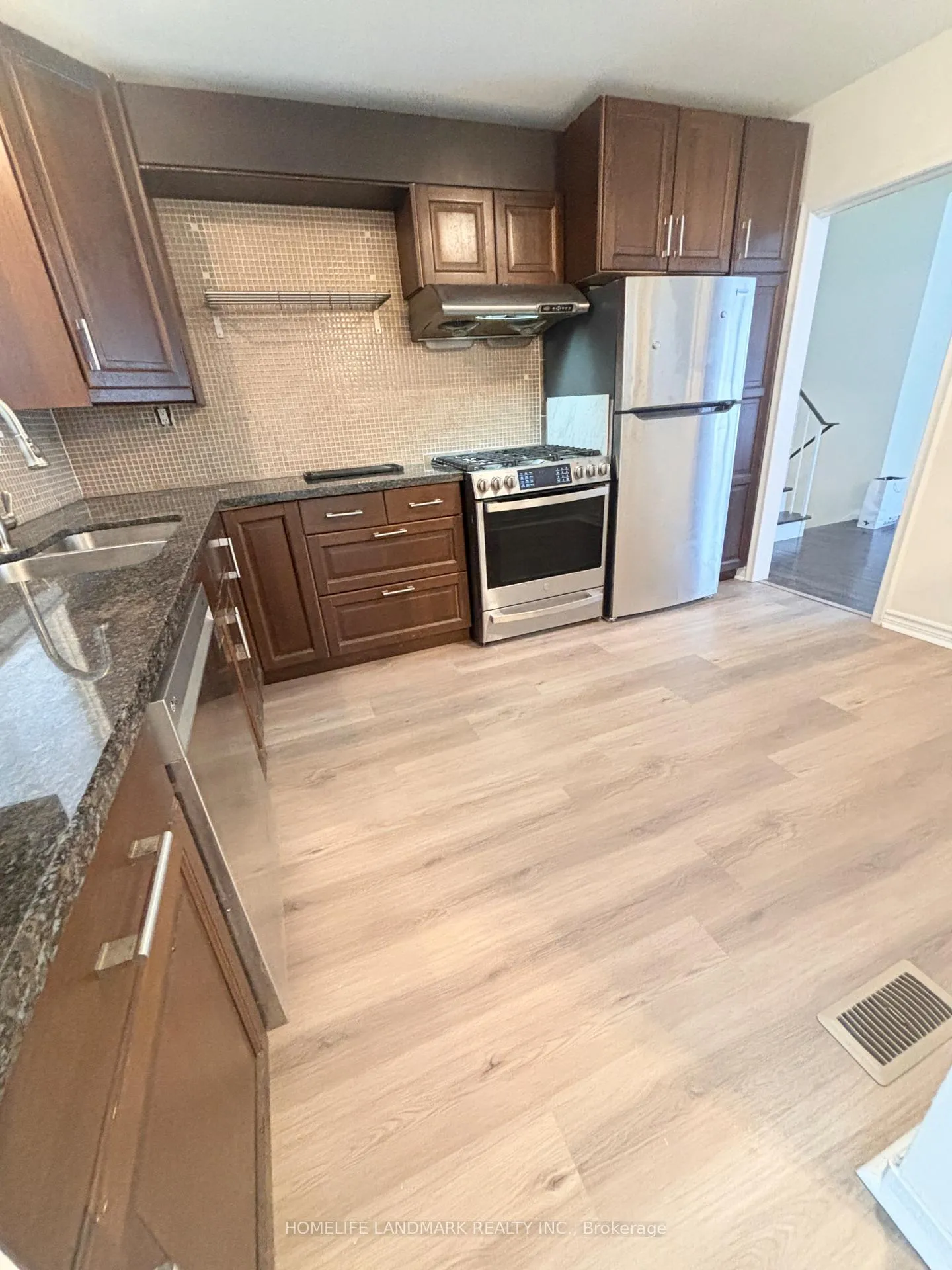 Photo 12 of 27 Arrowflight Drive, Markham, Bullock — HOMEH