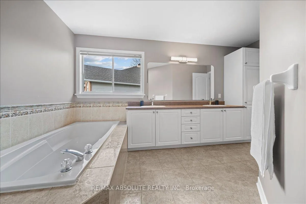 Photo 27 of 72 Kenins Crescent, Ottawa, Kanata - Kanata Lakes/Heritage Hills — HOMEH