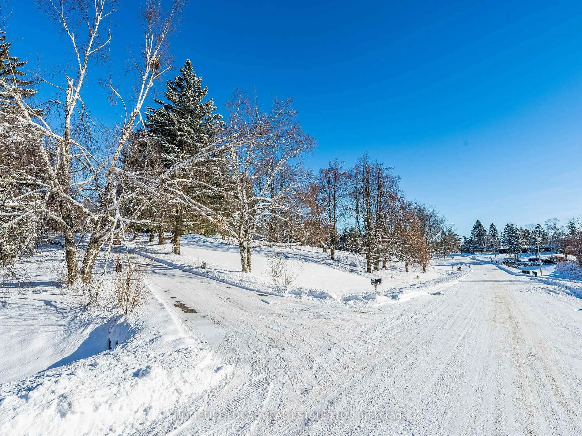 Photo 3 of 1958 Innisfil Heights Crescent, Innisfil, Rural Innisfil — HOMEH