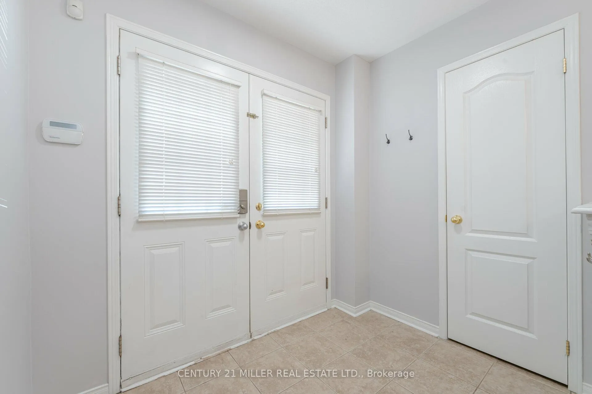 Photo 4 of 3358 Mikalda Road, Burlington, Alton — HOMEH