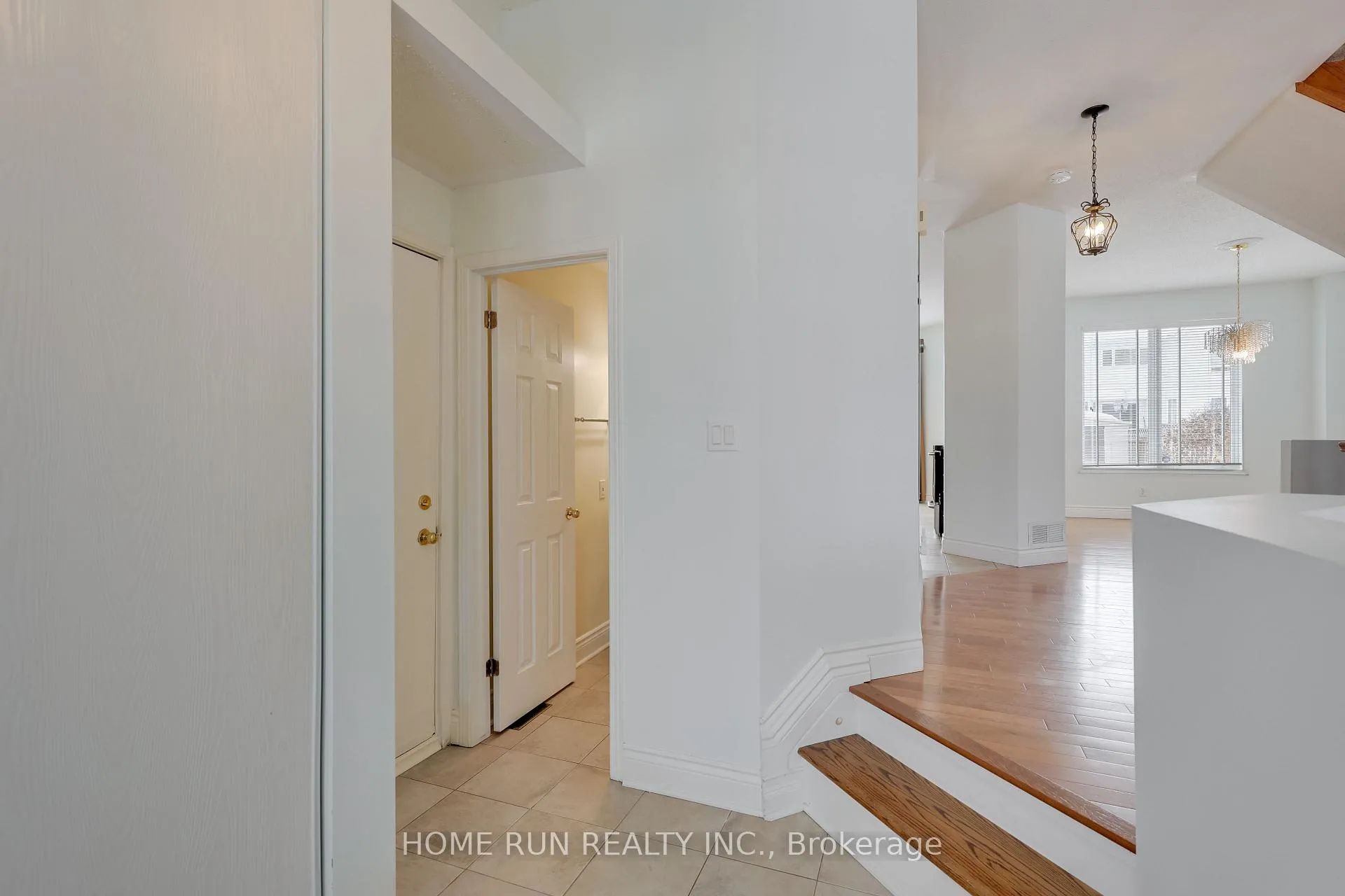 Photo 4 of 11 Westmeath Crescent, Ottawa, Kanata - Morgan's Grant/South March — HOMEH