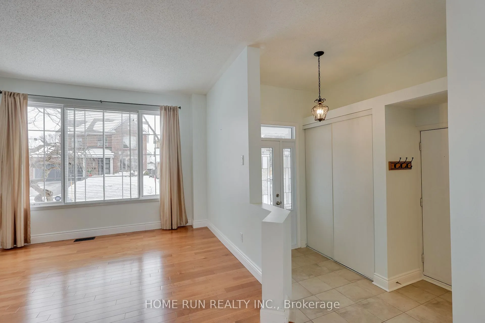 Photo 5 of 11 Westmeath Crescent, Ottawa, Kanata - Morgan's Grant/South March — HOMEH