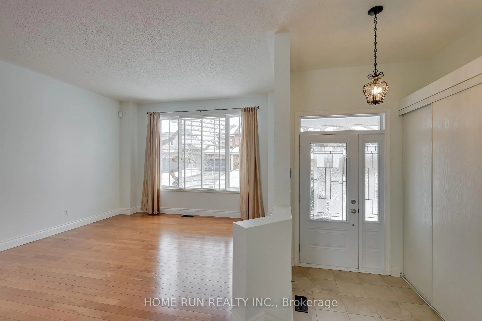 Photo 6 of 11 Westmeath Crescent, Ottawa, Kanata - Morgan's Grant/South March — HOMEH