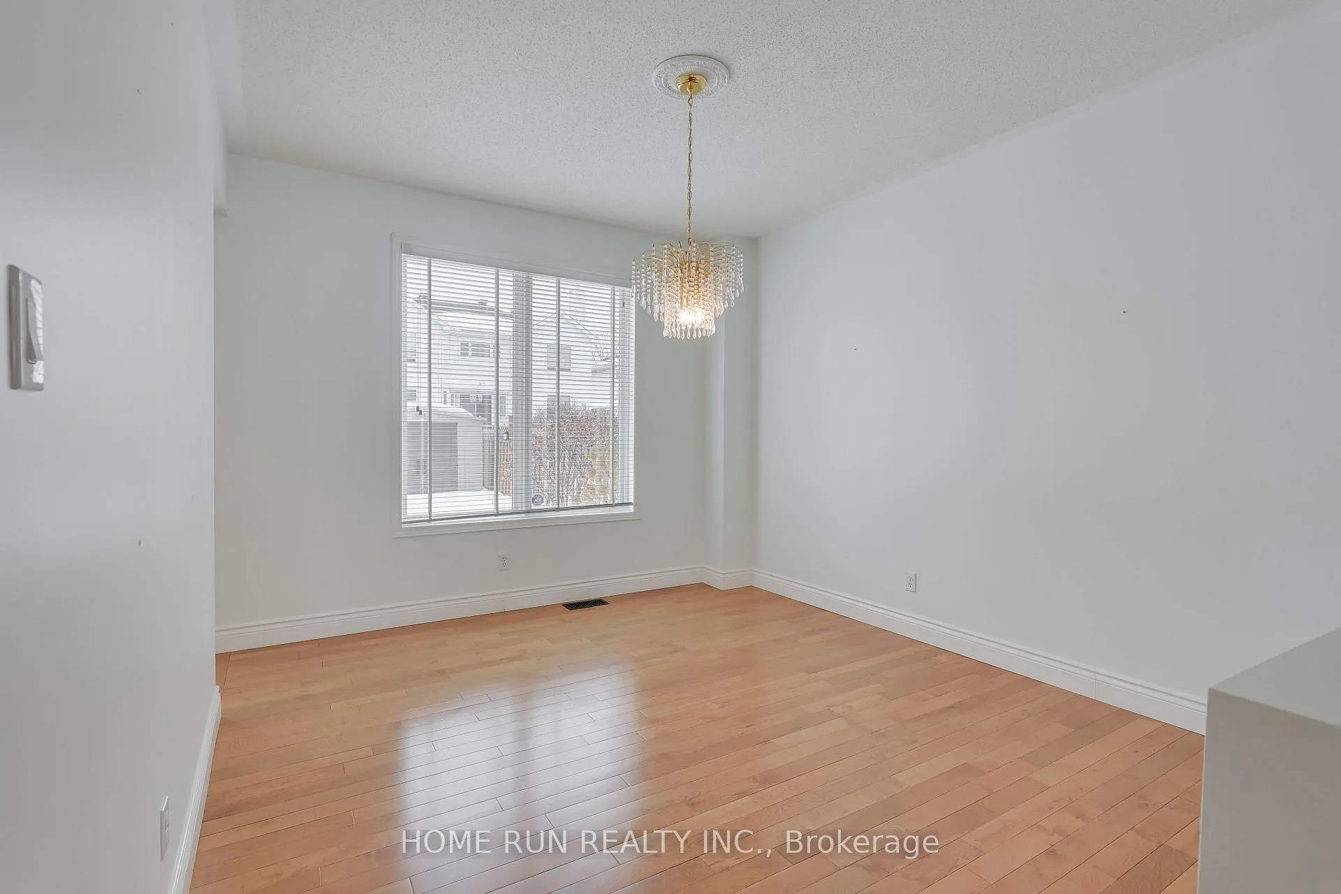 Photo 9 of 11 Westmeath Crescent, Ottawa, Kanata - Morgan's Grant/South March — HOMEH