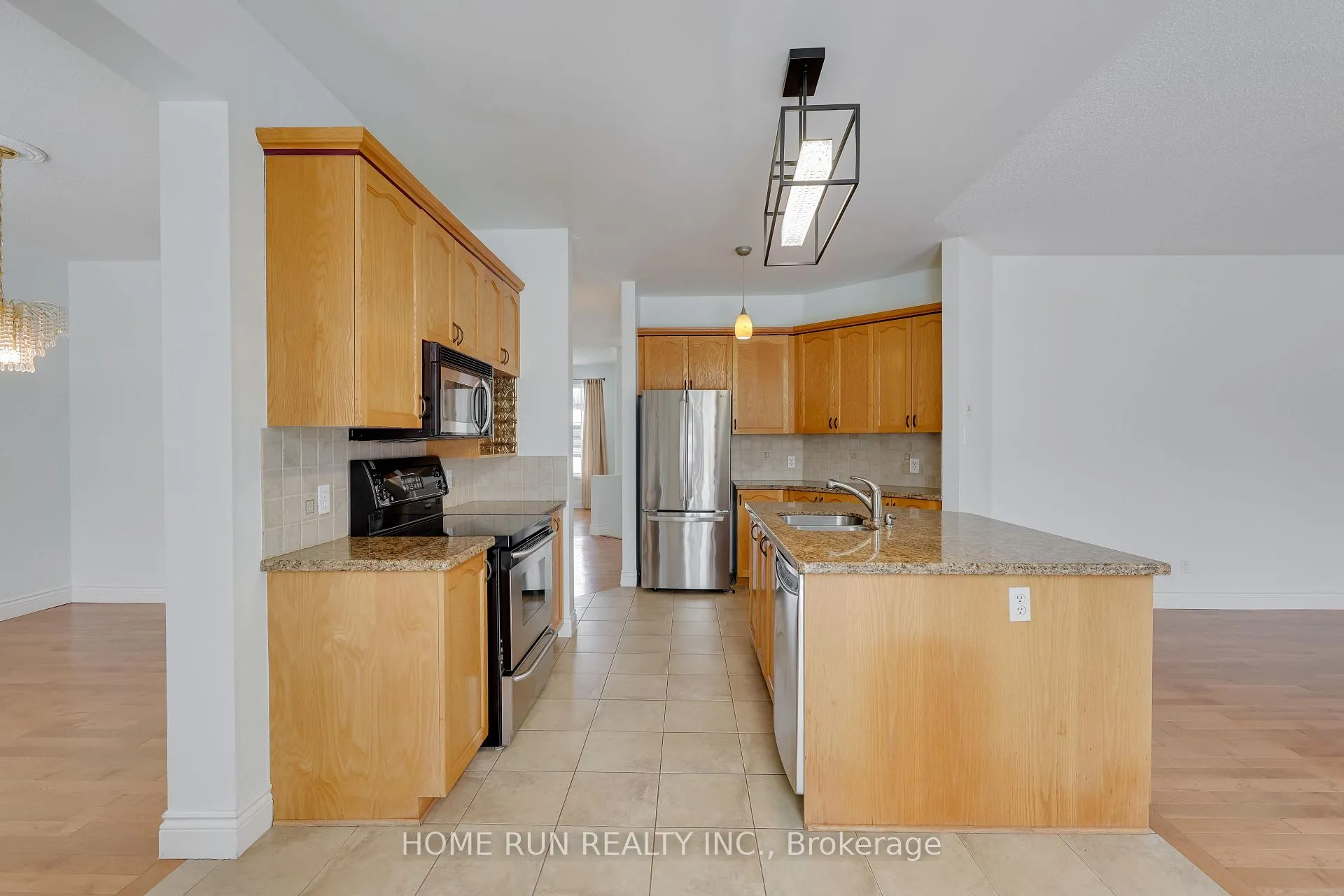 Photo 10 of 11 Westmeath Crescent, Ottawa, Kanata - Morgan's Grant/South March — HOMEH