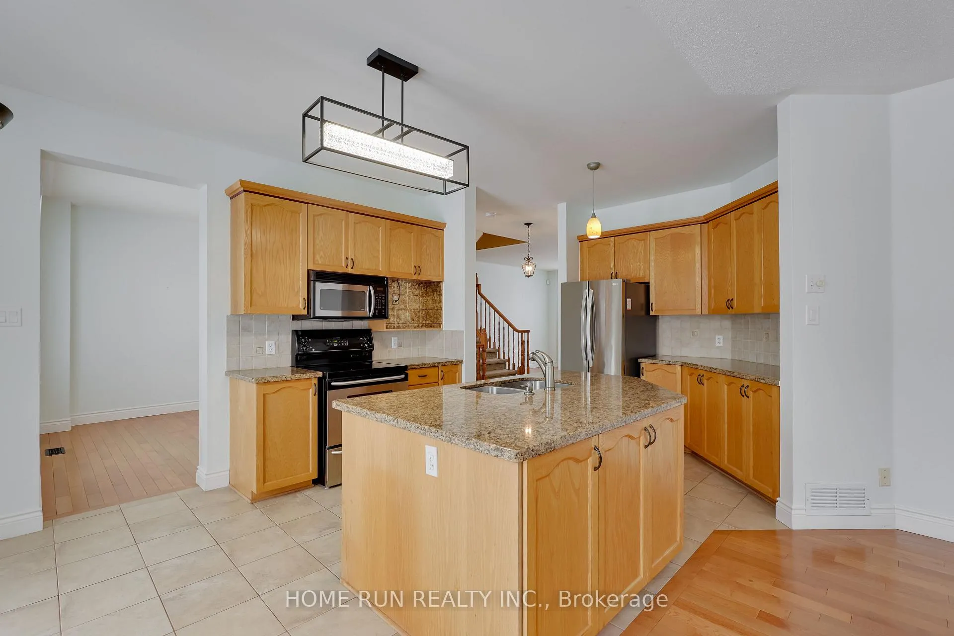 Photo 11 of 11 Westmeath Crescent, Ottawa, Kanata - Morgan's Grant/South March — HOMEH