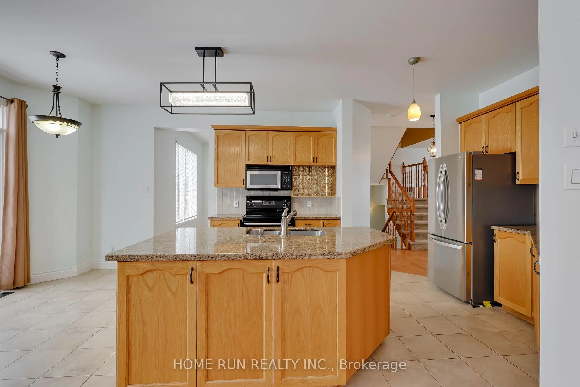 Photo 13 of 11 Westmeath Crescent, Ottawa, Kanata - Morgan's Grant/South March — HOMEH
