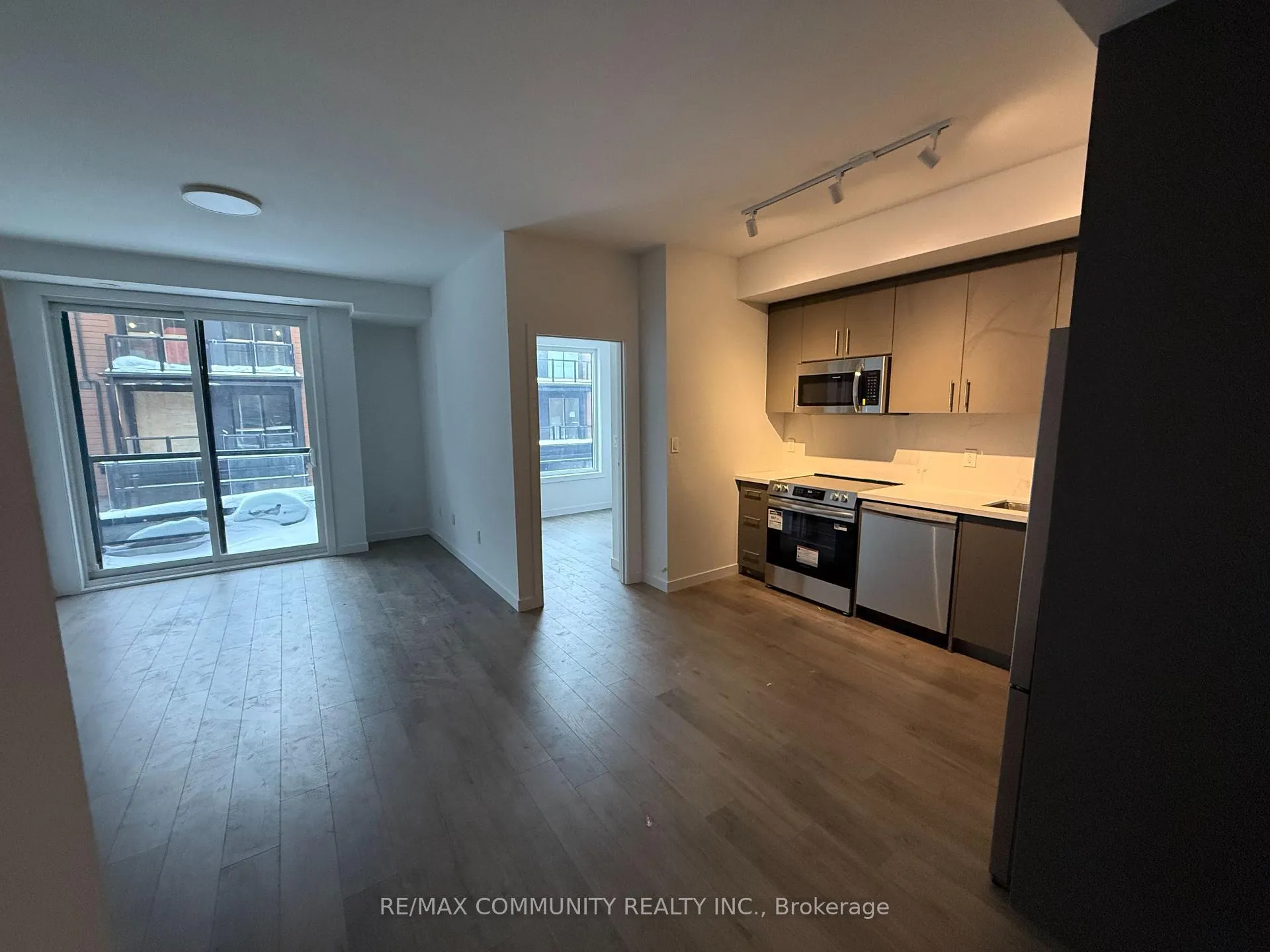 Front of Unit 7, 117 Marydale Avenue