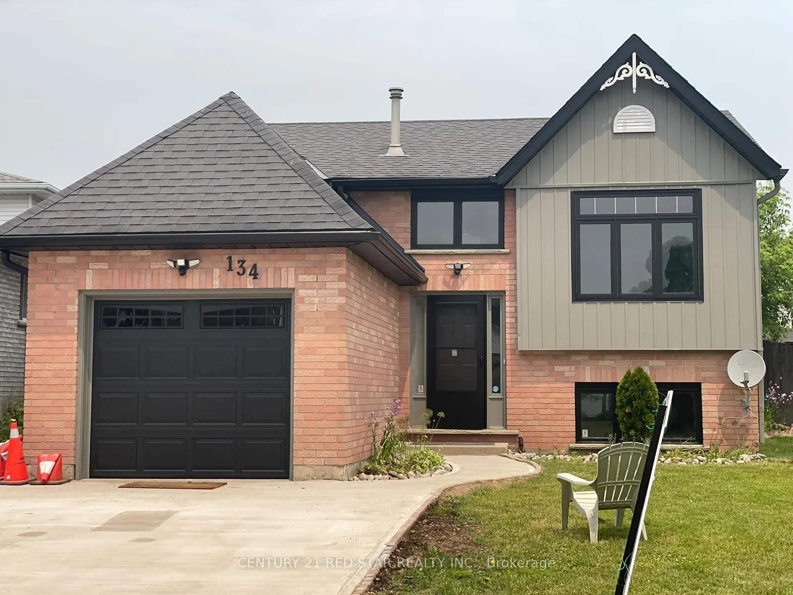 Photo 1 of 134 Bankside Drive, Kitchener — HOMEH