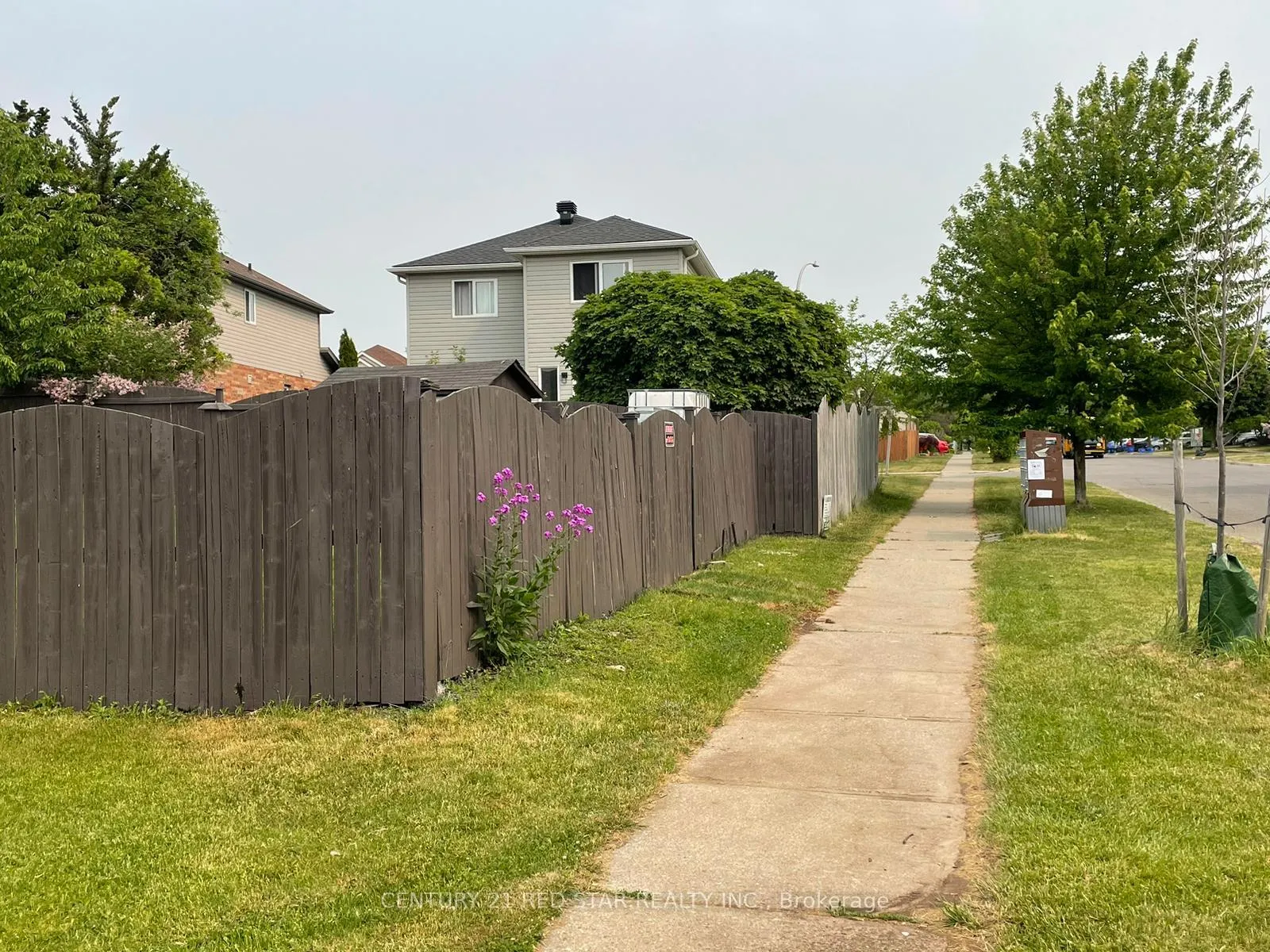 Photo 3 of 134 Bankside Drive, Kitchener — HOMEH