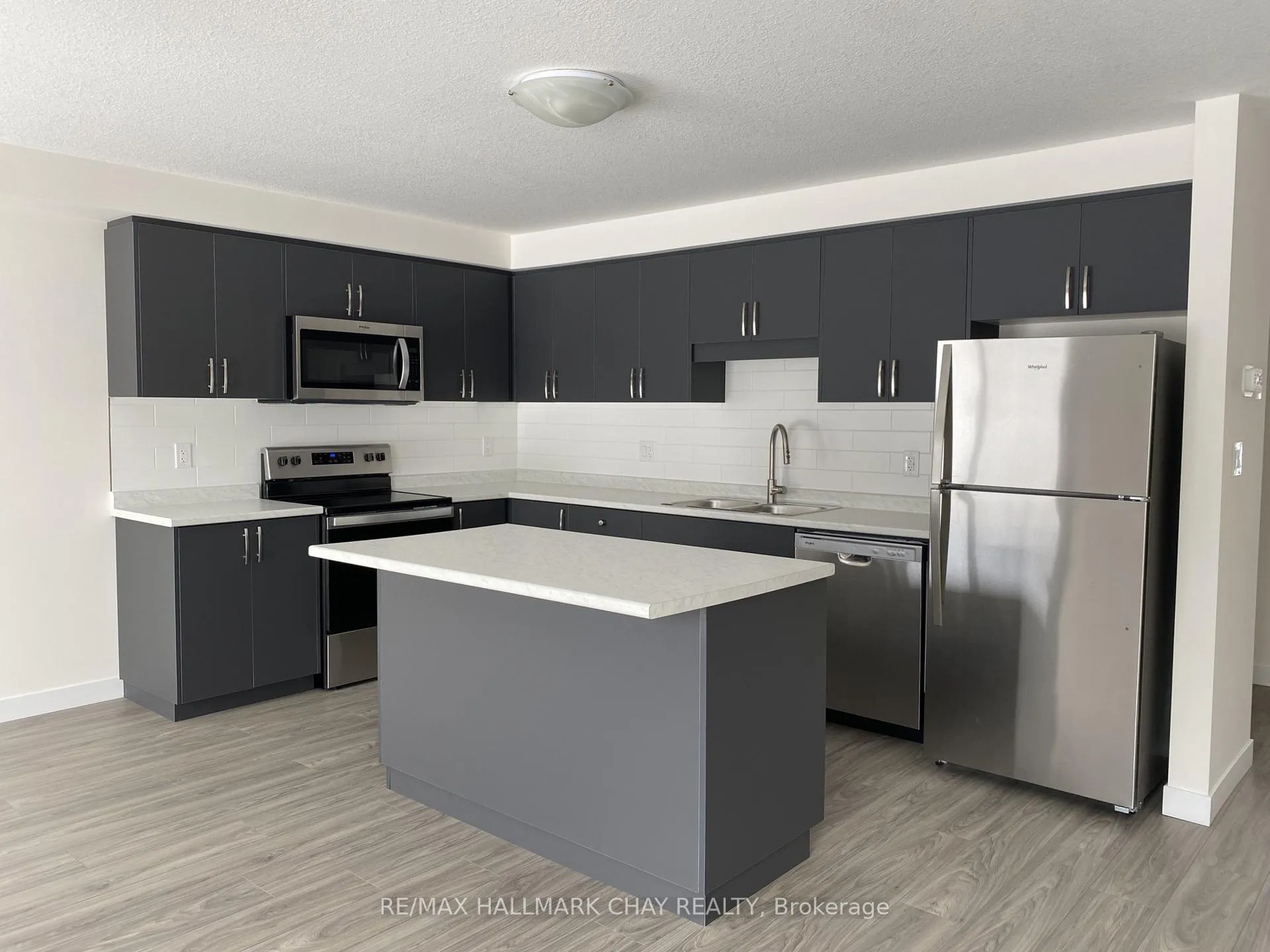 Photo 3 of 14 Strath Crescent, Springwater, Elmvale — HOMEH
