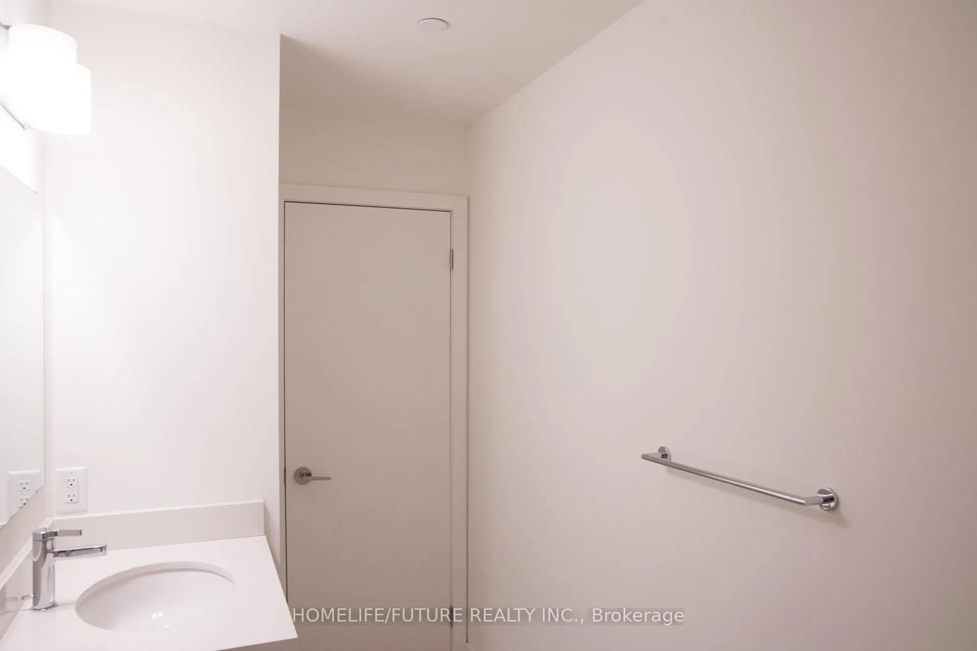 Photo 4 of Unit 426, 51 Clarington Boulevard, Clarington, Bowmanville — HOMEH